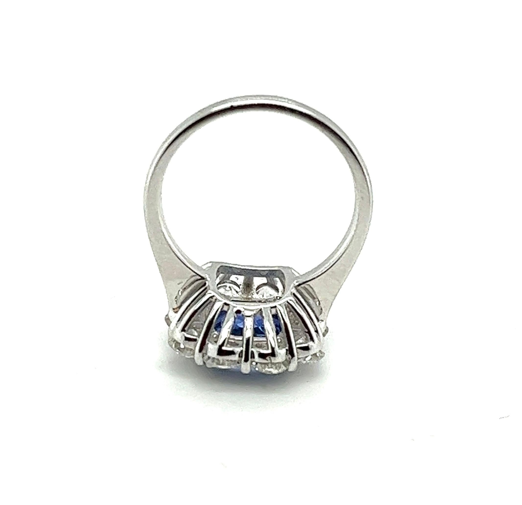 Contemporary Certified 5.20 ctw Sapphire Diamond Cocktail Ring, No Heat.