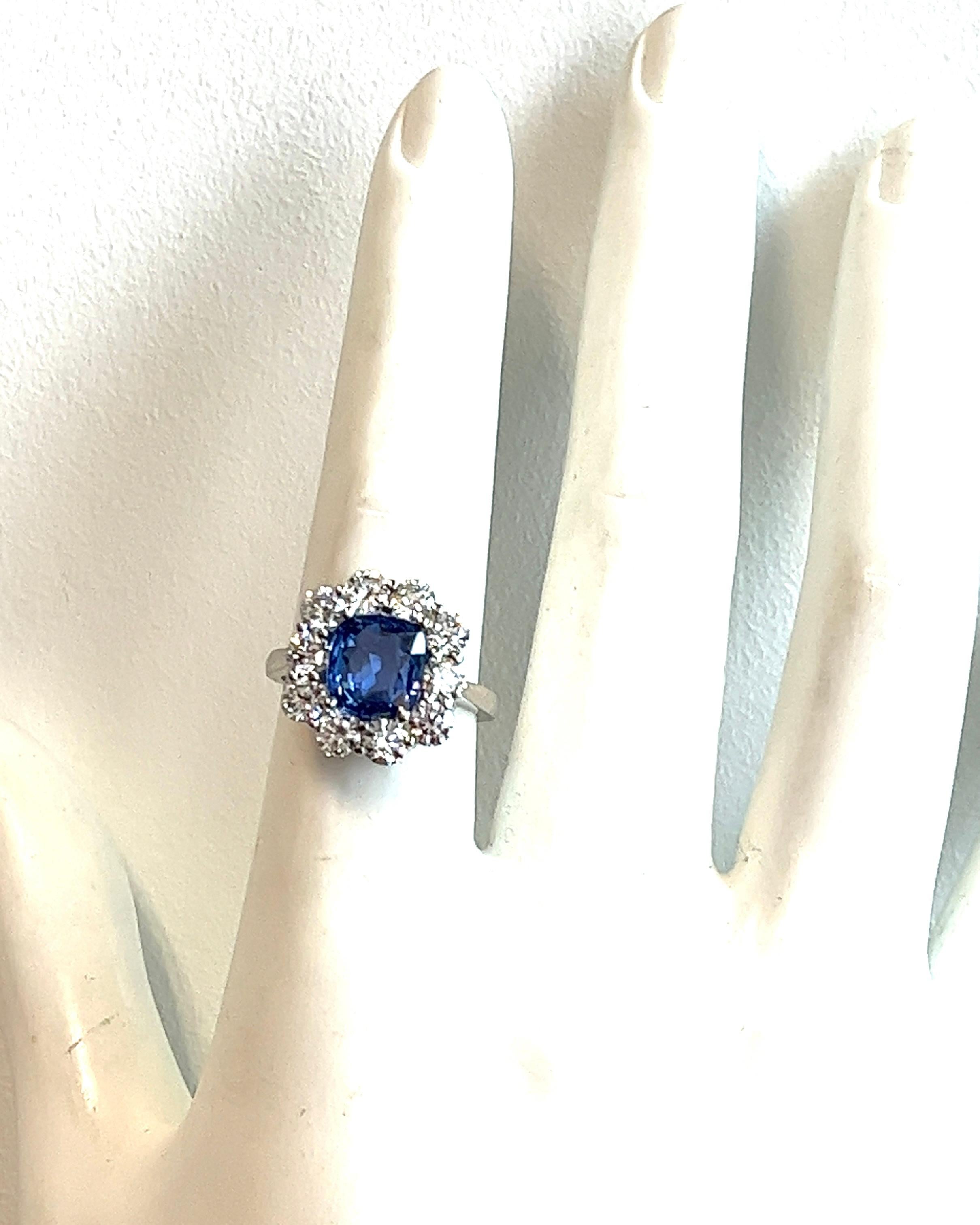 Certified 5.20 ctw Sapphire Diamond Cocktail Ring, No Heat. In Excellent Condition In Miami, FL