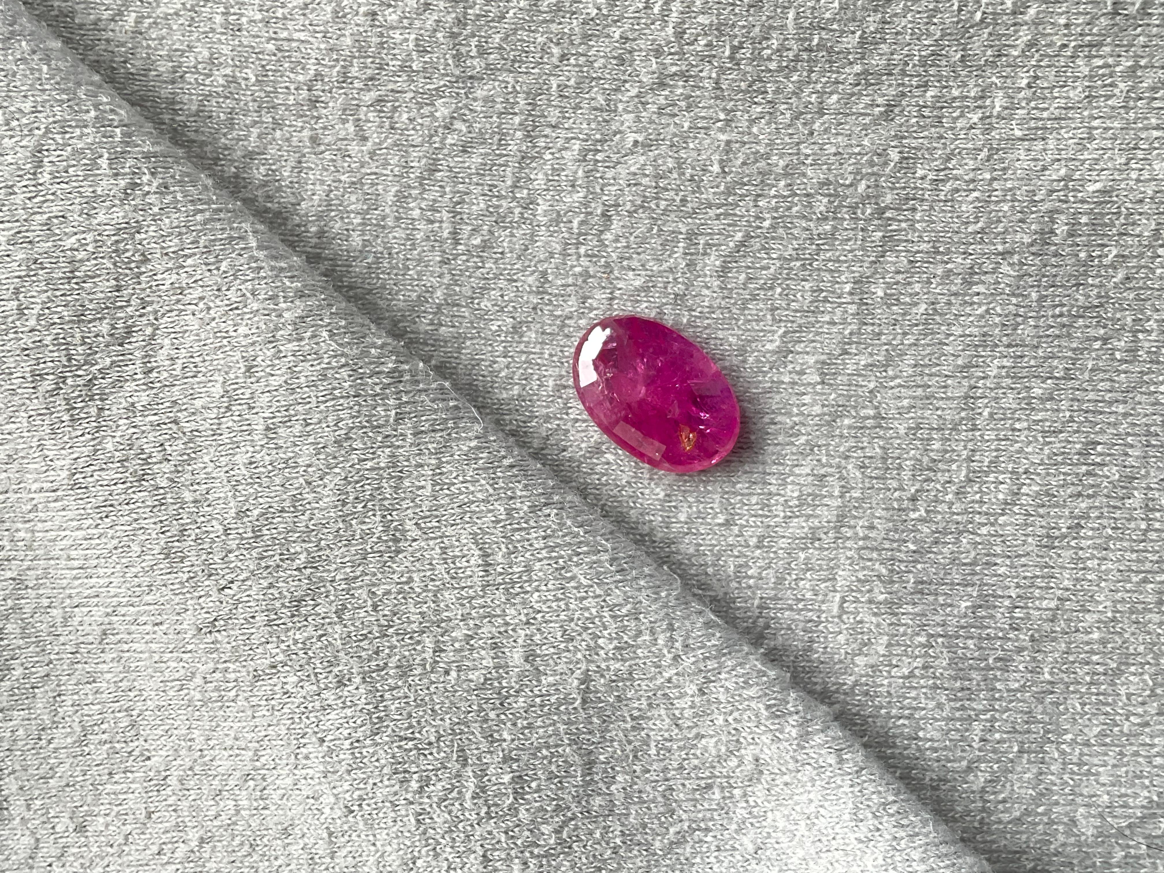 Certified 5.27 Carats Mozambique Ruby Oval Faceted Cutstone No Heat Natural Gem In New Condition For Sale In Jaipur, RJ