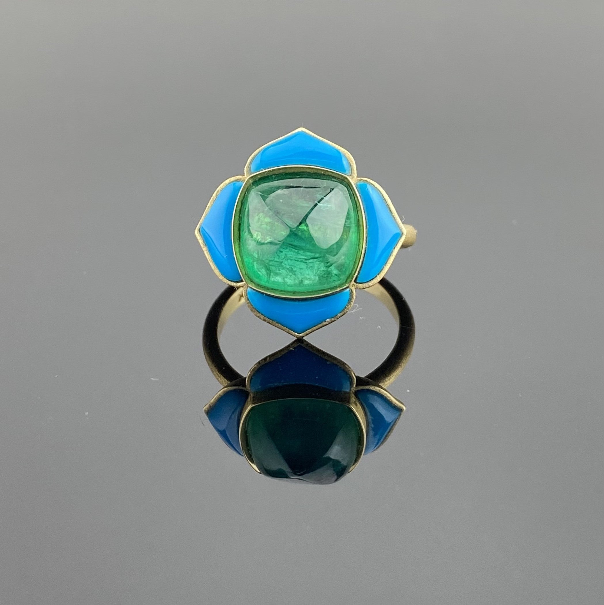 A beautiful combination of Turquoise and sugarloaf shaped Zambian Emerald center stone, makes this cocktail ring very unique making it a perfect ring for every occasion! The Emerald is transparent with a beautiful vivid green color, and projects