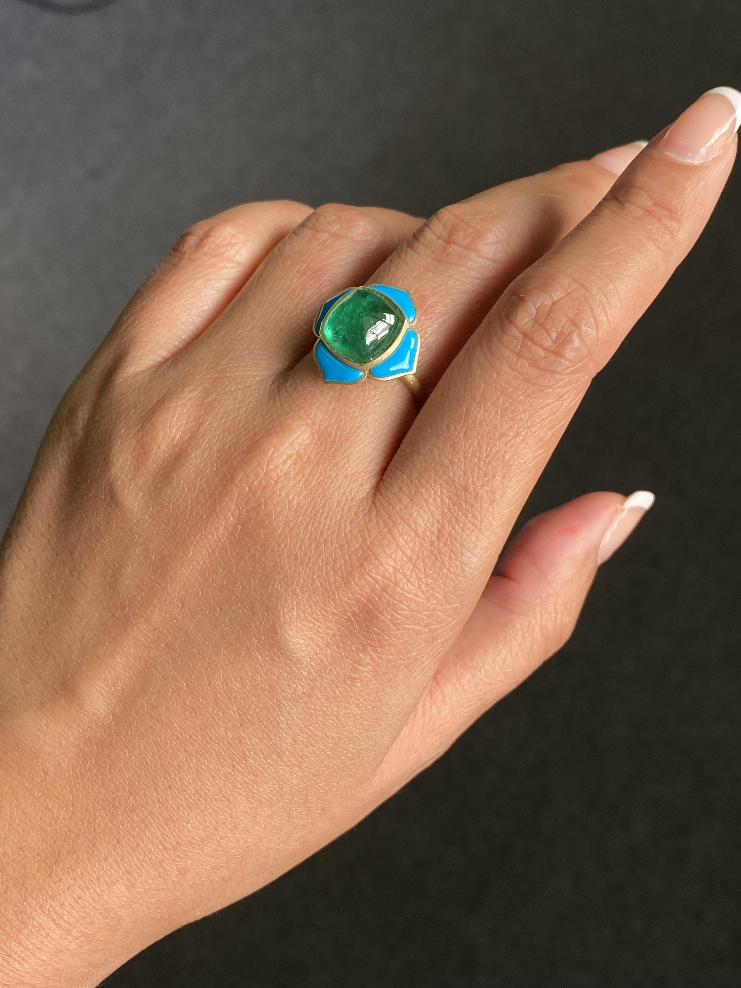 Certified 5.33 carat Emerald Sugarloaf Cabochon and Turquoise Cocktail Ring For Sale 3