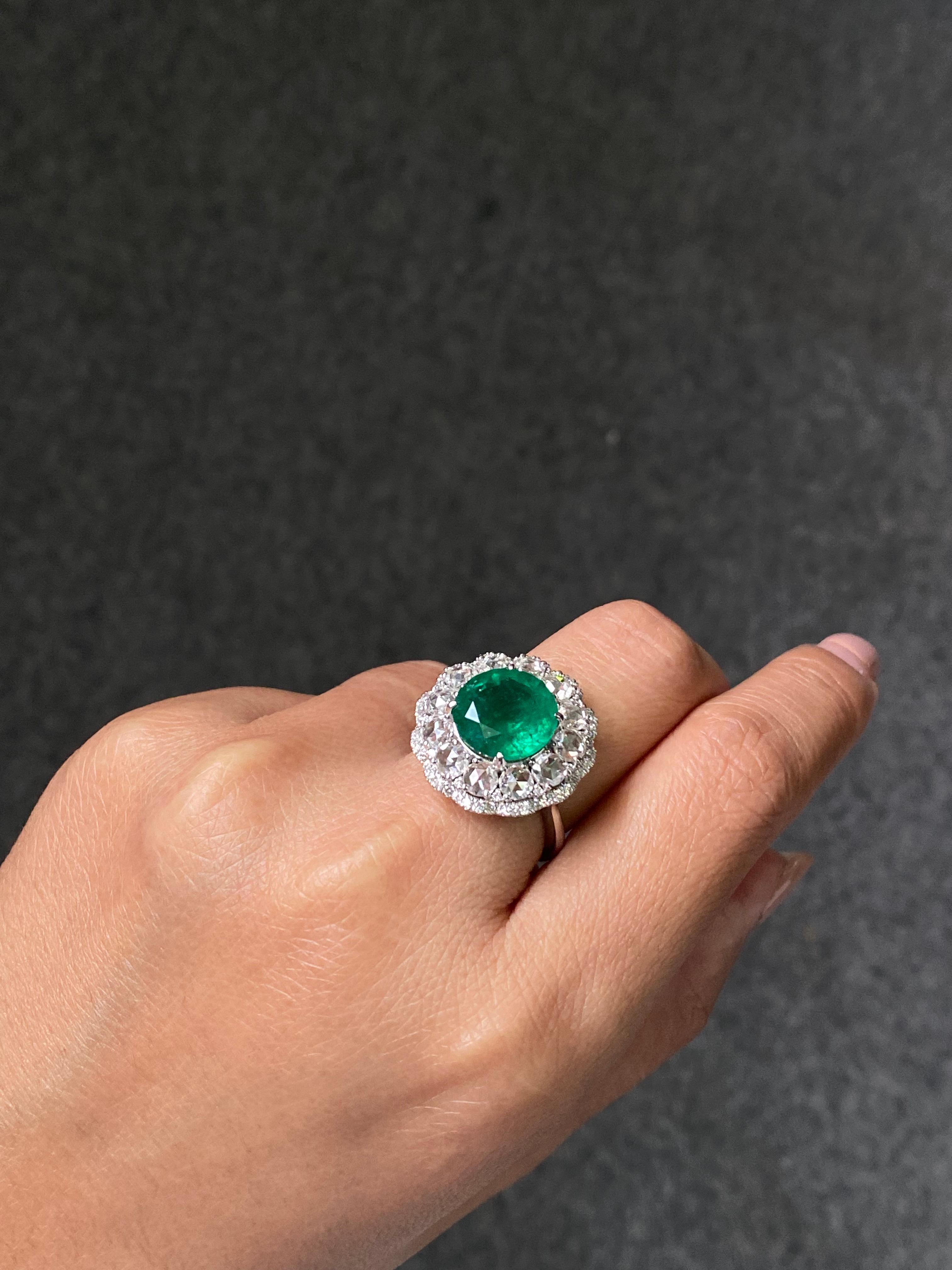 Certified 5.35 Carat Round Emerald and Diamond Cocktail Ring For Sale 1