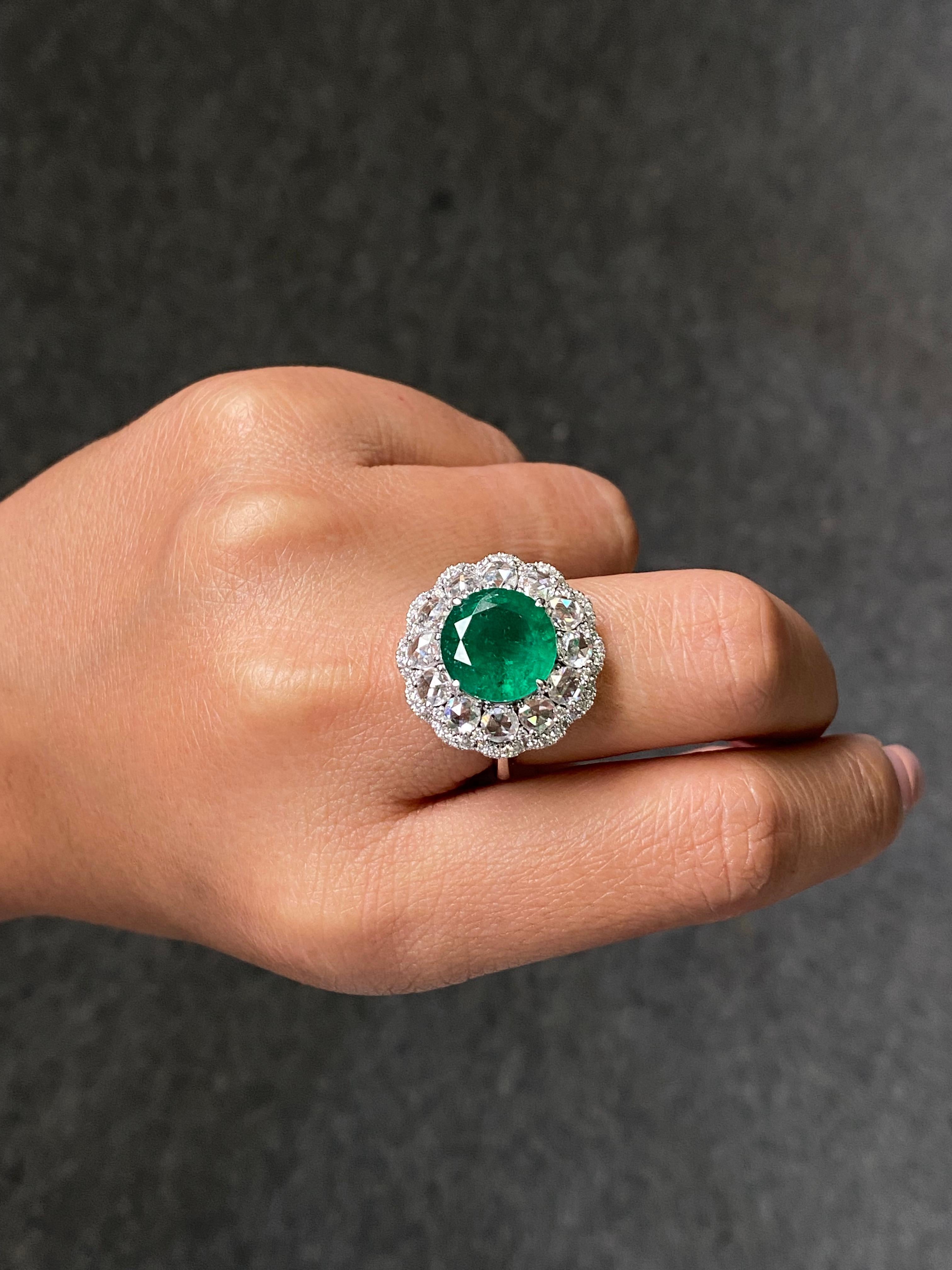 Certified 5.35 Carat Round Emerald and Diamond Cocktail Ring For Sale 2