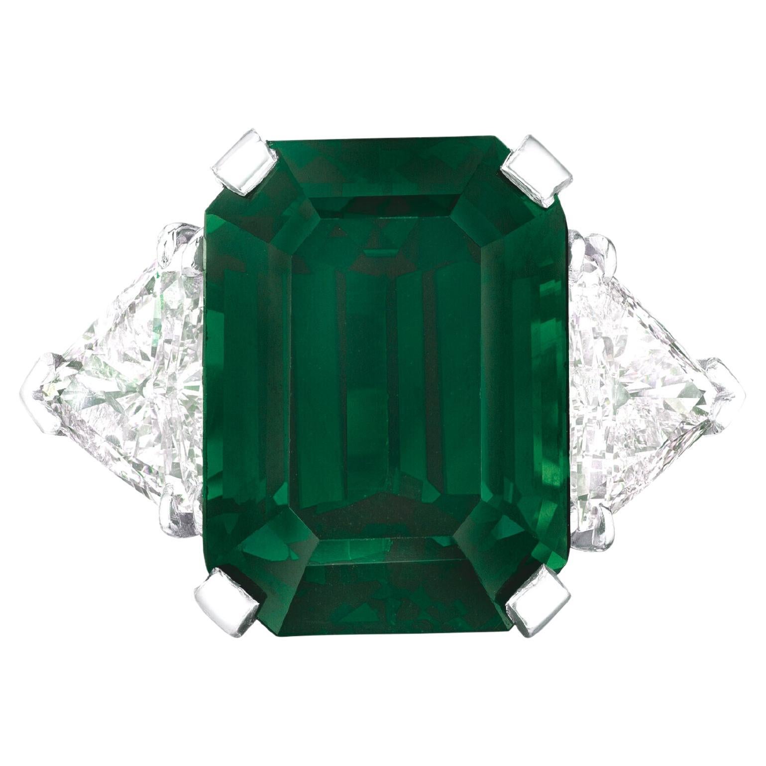 Emerald Cut Certified 5.39 Carat Natural Green Emerald 18k White and Yellow Gold Ring For Sale