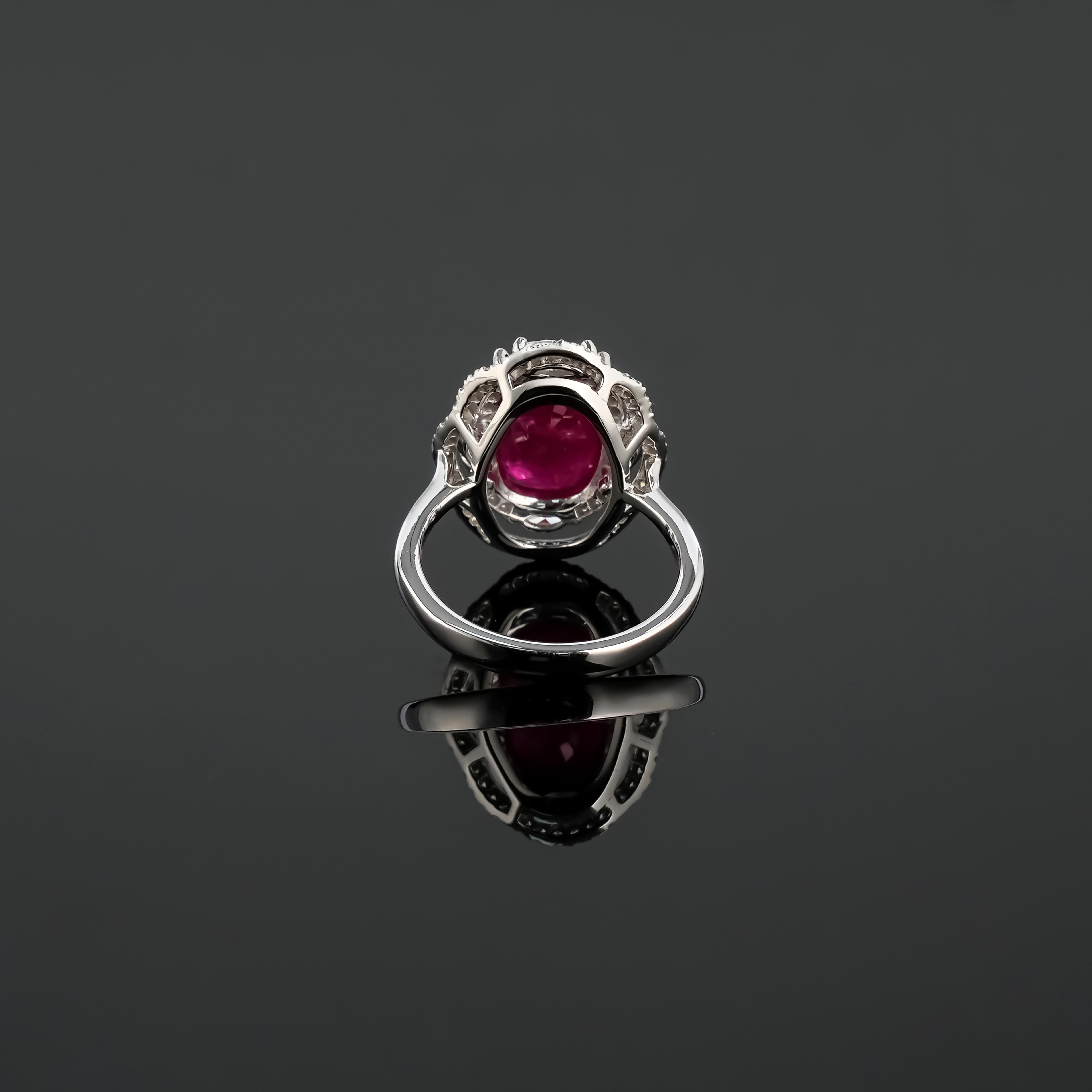 Certified 5.40 Carat Burma Ruby and Diamond Cocktail Ring In New Condition For Sale In Bangkok, Thailand