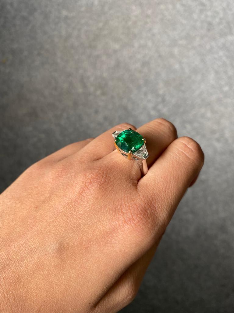 Cushion Cut Certified 5.46 carat Emerald and Diamond Cocktail Ring For Sale