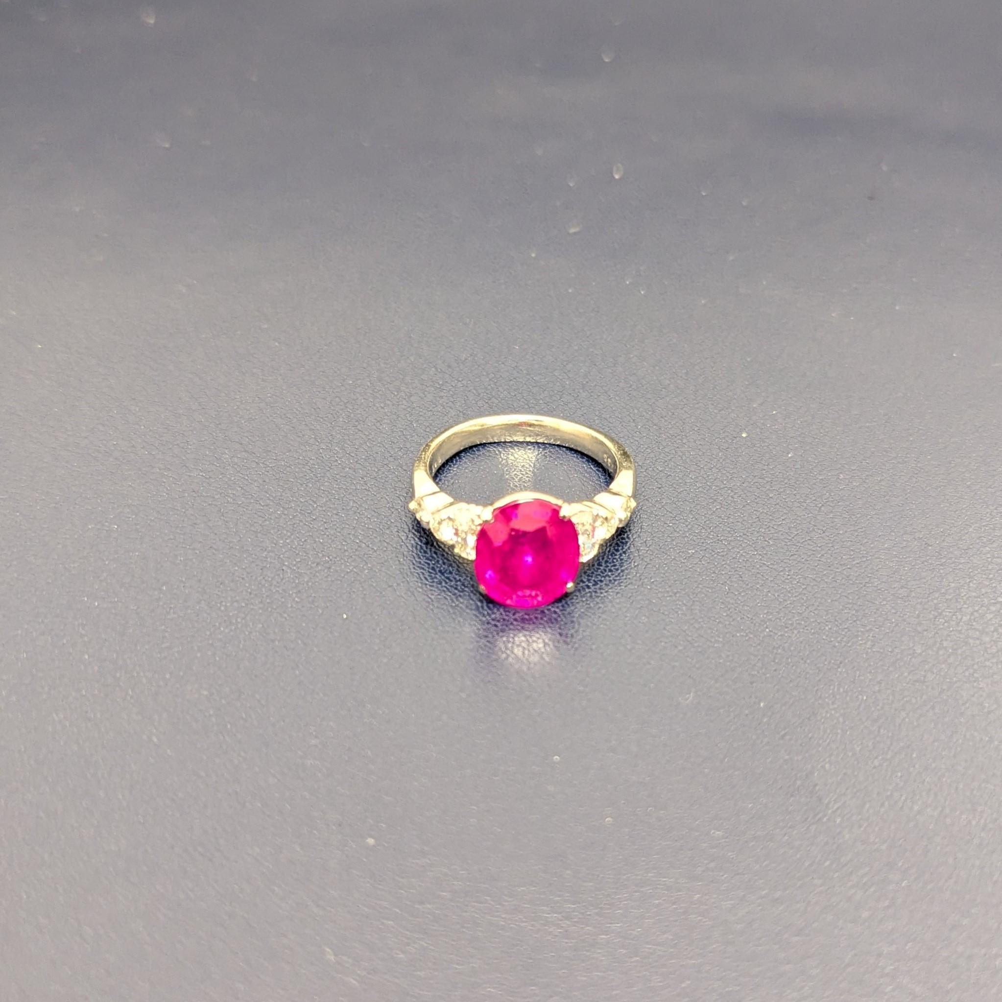 Certified 5.48 Carat Vietnamese Ruby Diamond Platinum Ring In Good Condition For Sale In New York, NY