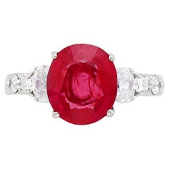 Bague en platine avec rubis du Vietnam certifié de 5,48 carats et diamants