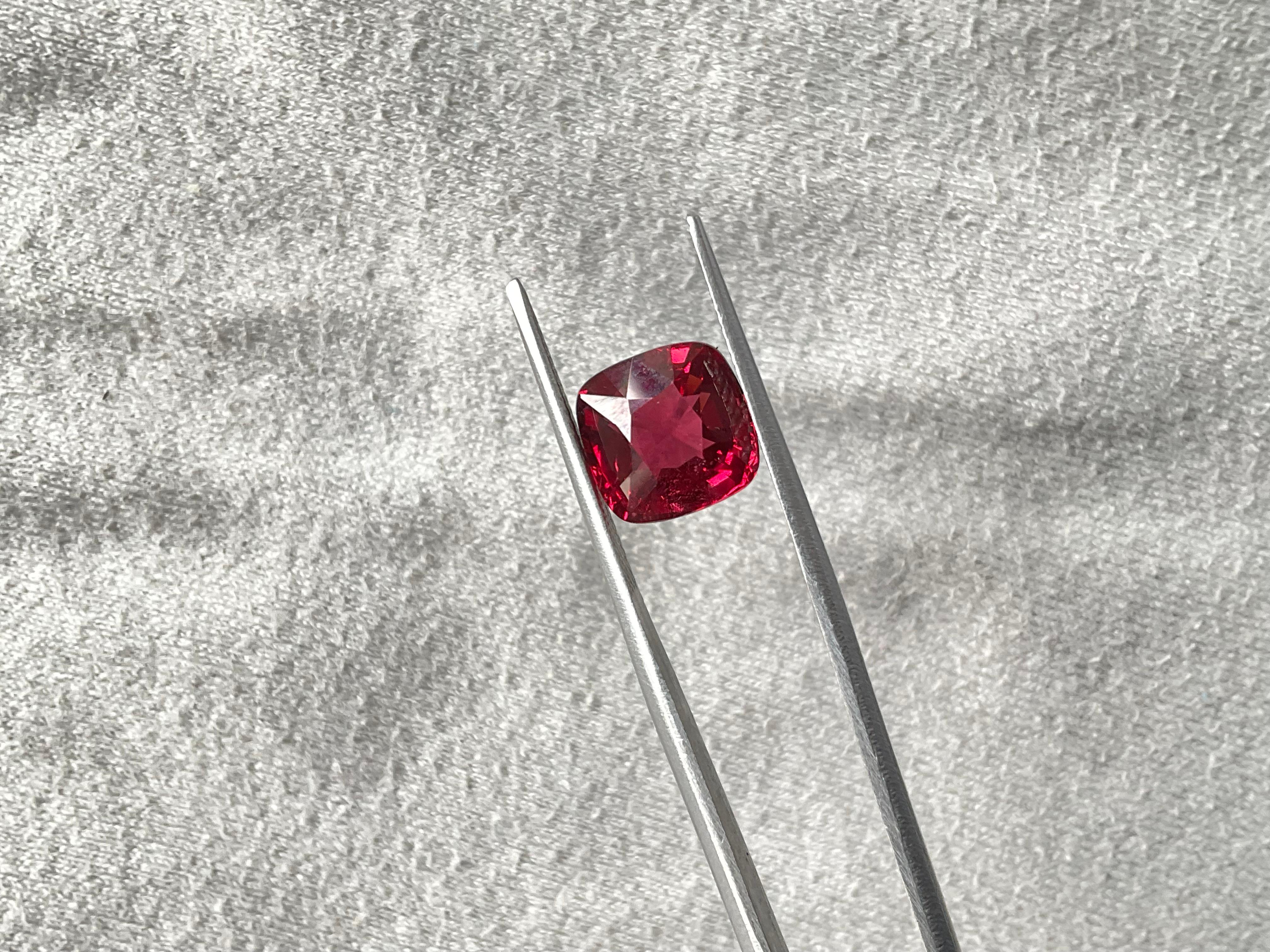 certified 5.56 carats burmese red spinel natural cushion cut stone natural gem In New Condition For Sale In Jaipur, RJ