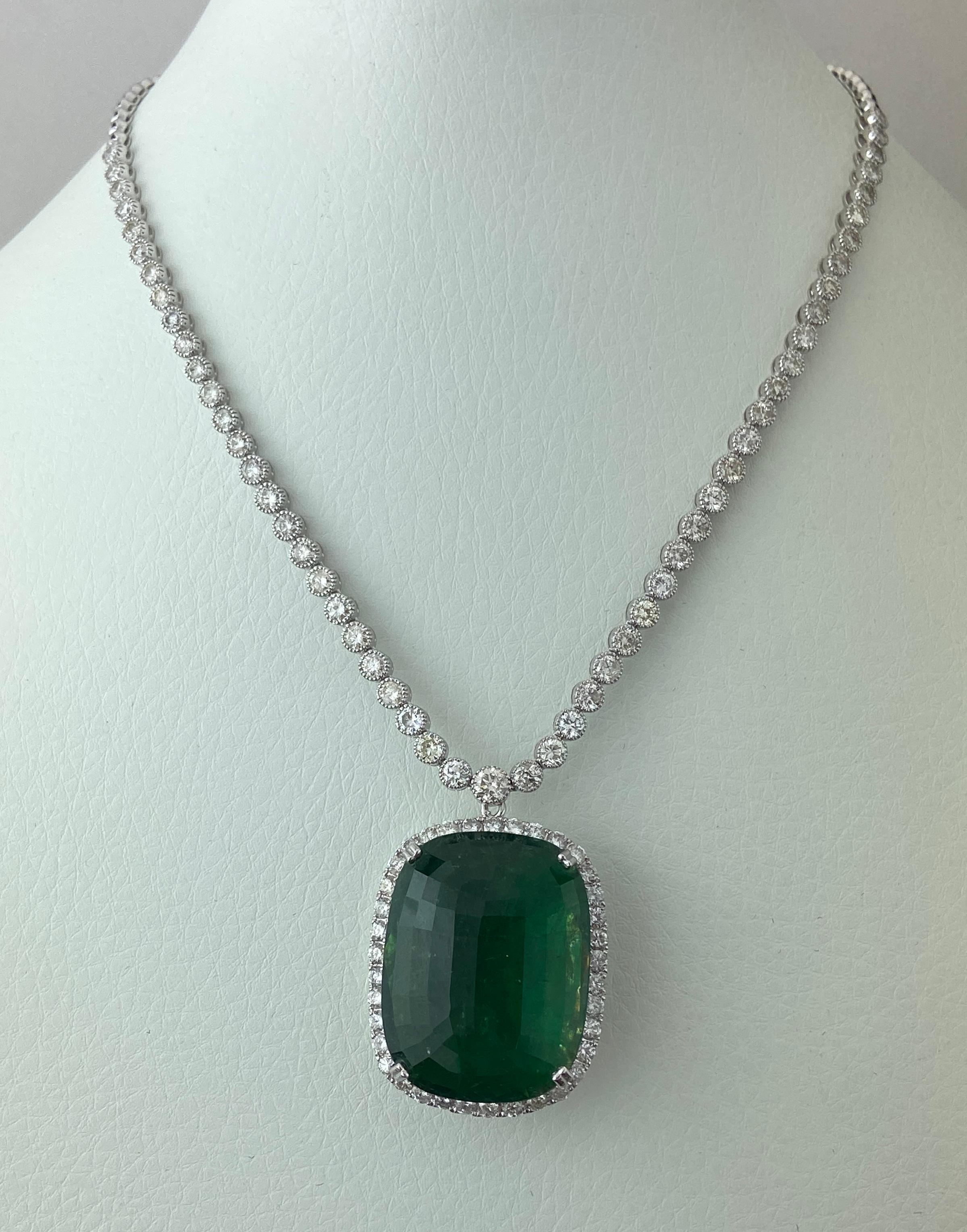 Collier pendentif émeraude et diamant certifiés 55,94 carats naturels Neuf - En vente à Bangkok, Thailand
