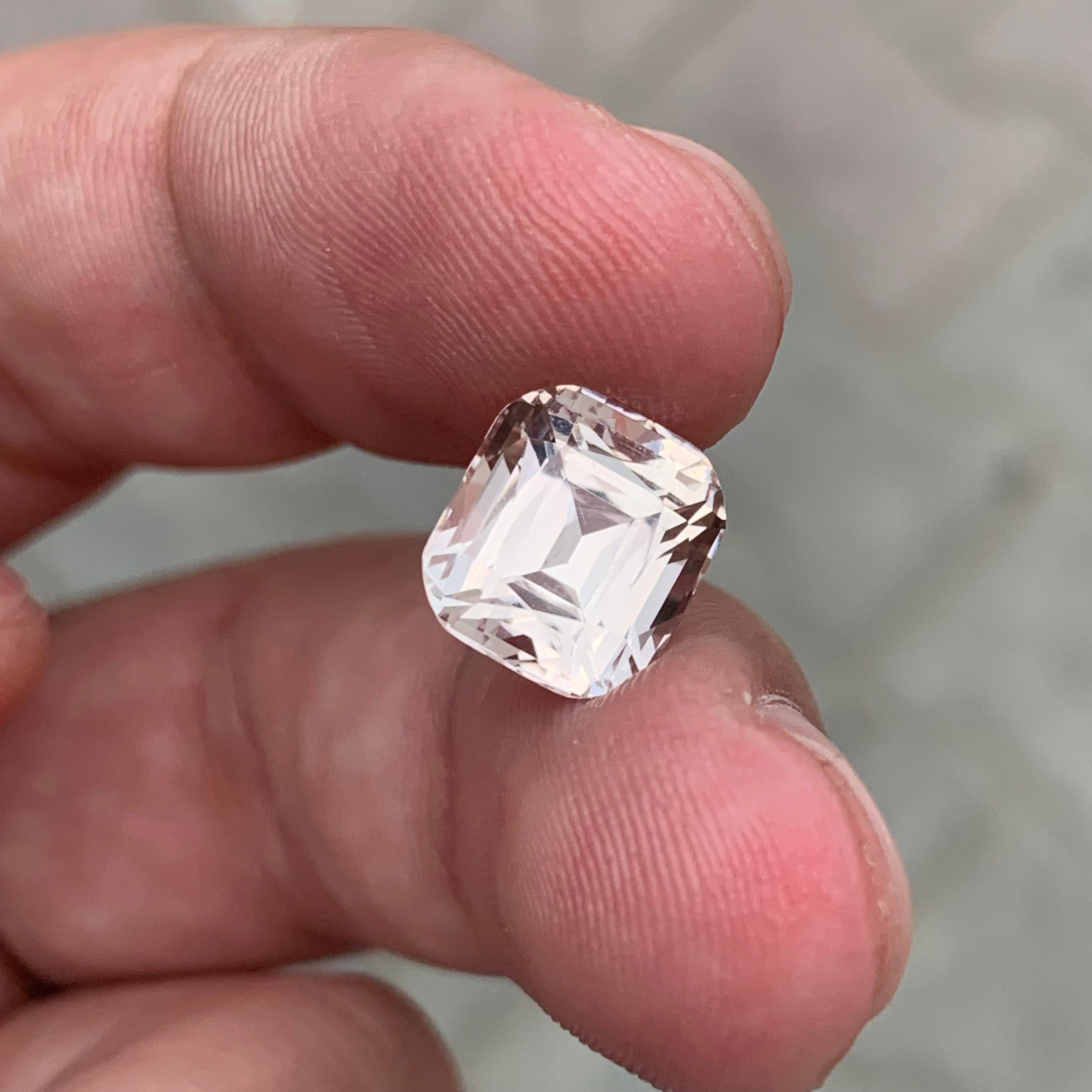 Gema suelta natural certificada de 5,60 quilates de topacio imperial en forma de cojín en venta 1