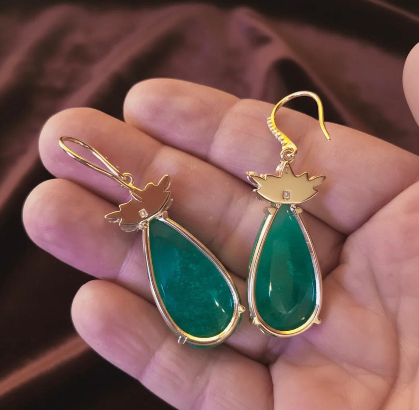 Orecchini certificati con smeraldo colombiano e diamanti da 56,27 carati 18 carati in vendita 2