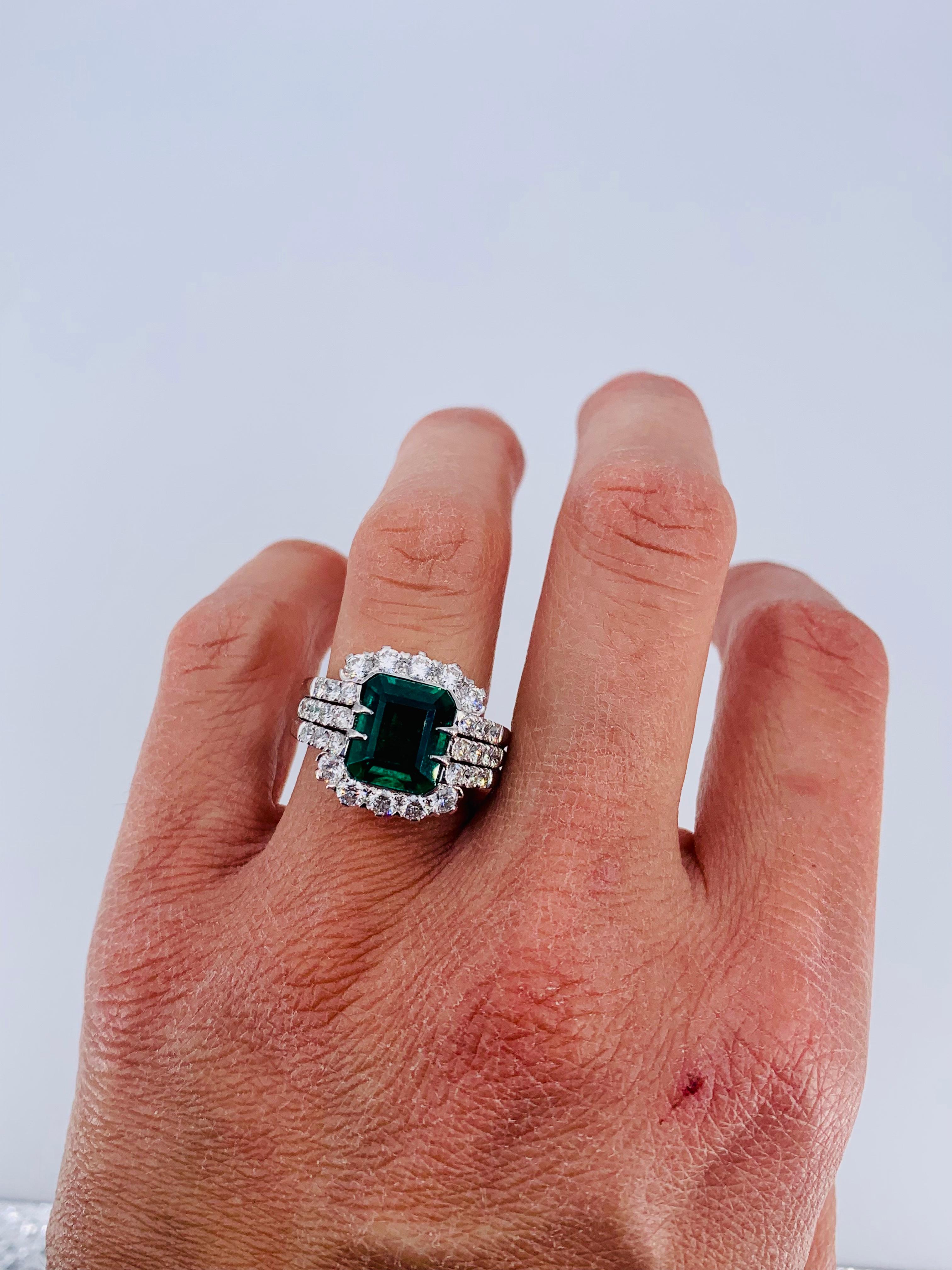 5.66 Carat Colombian Emerald Floral Designed Diamond Cocktail Ring In New Condition For Sale In Florence, IT