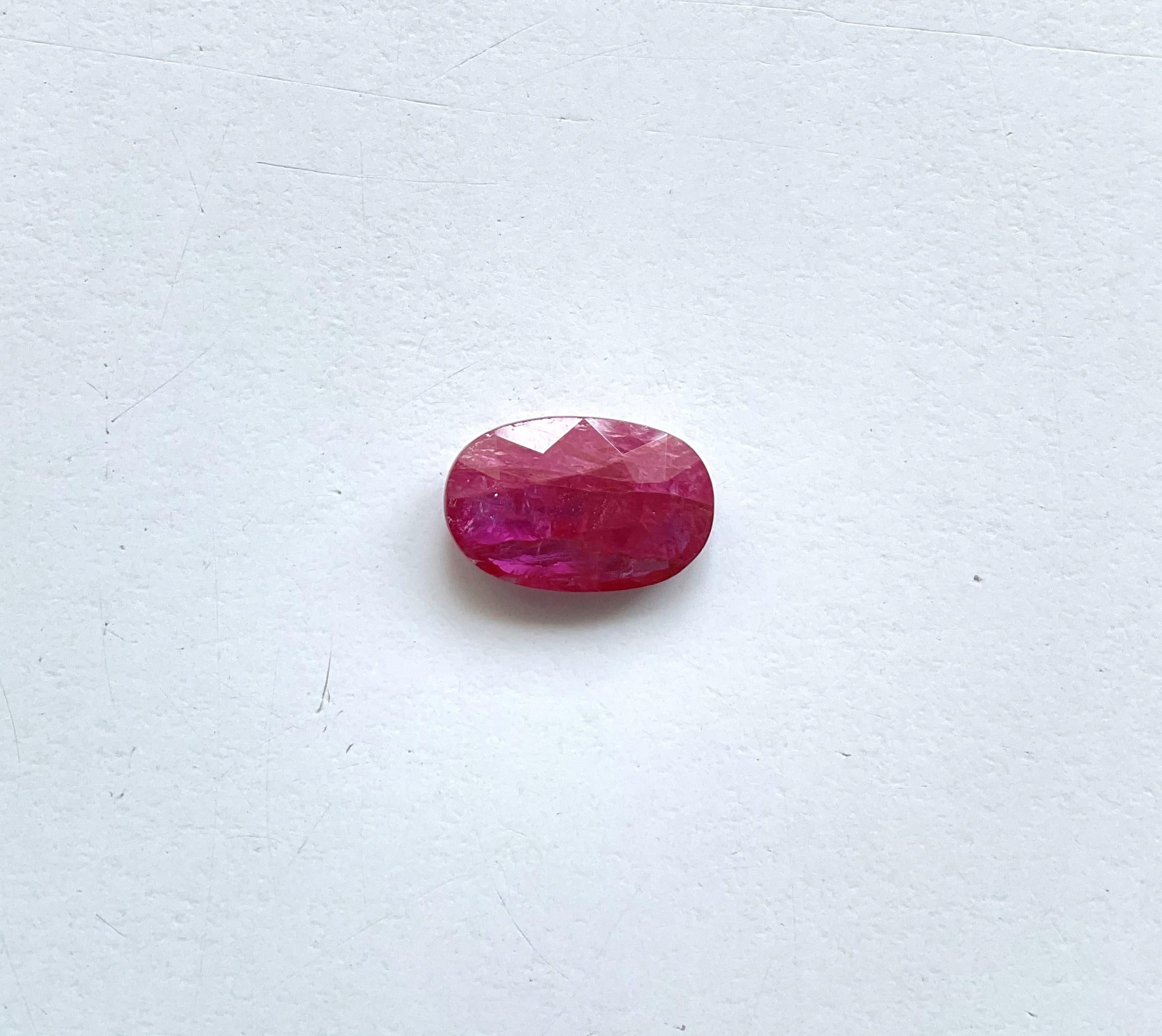 Rubí de Mozambique certificado de 5.67 quilates Piedra tallada facetada ovalada Sin calor Gema natural Art Decó