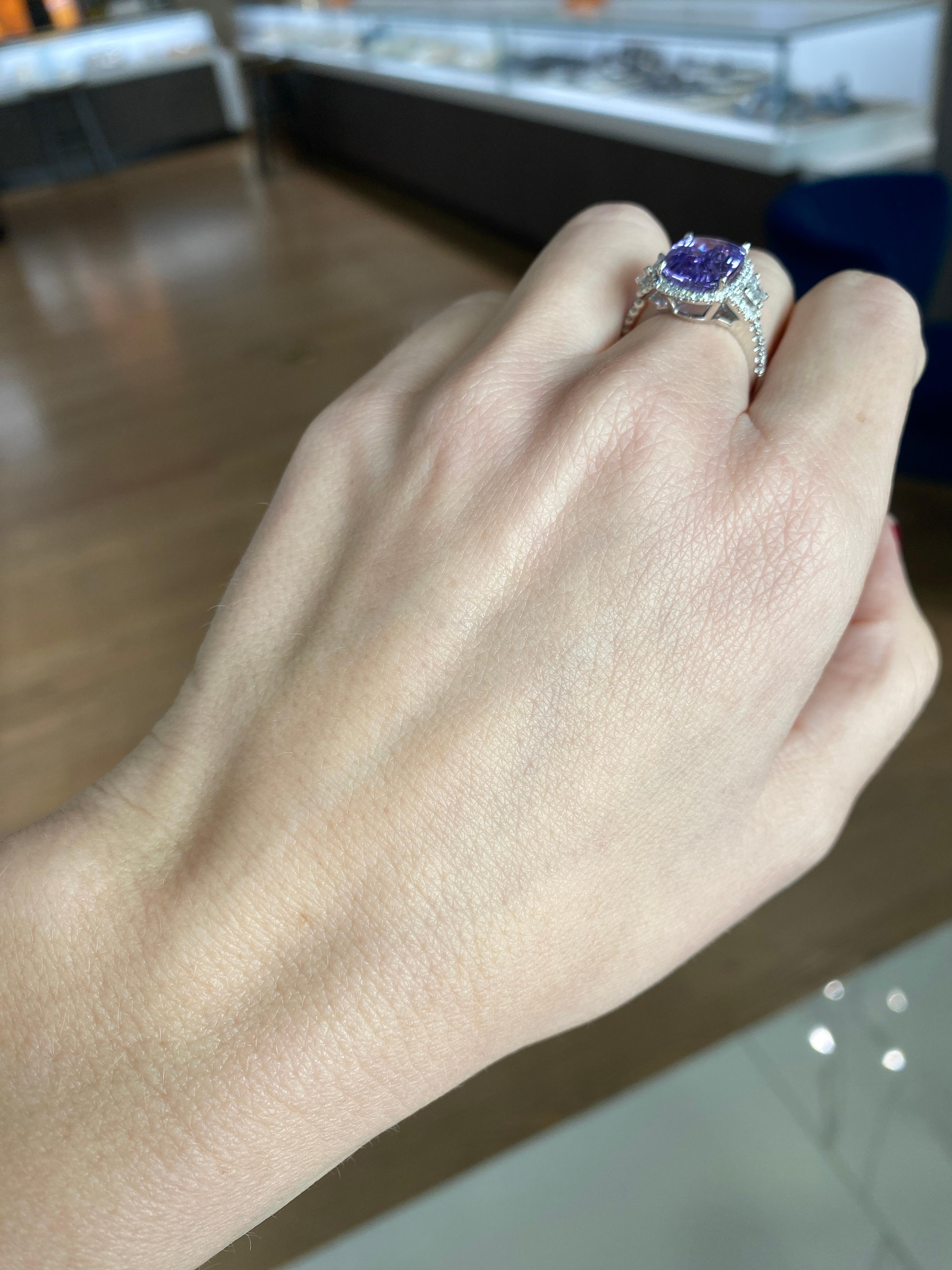 Certified 5.68 Cushion Cut Natural Violet Sapphire & Diamond Cocktail Ring For Sale 6