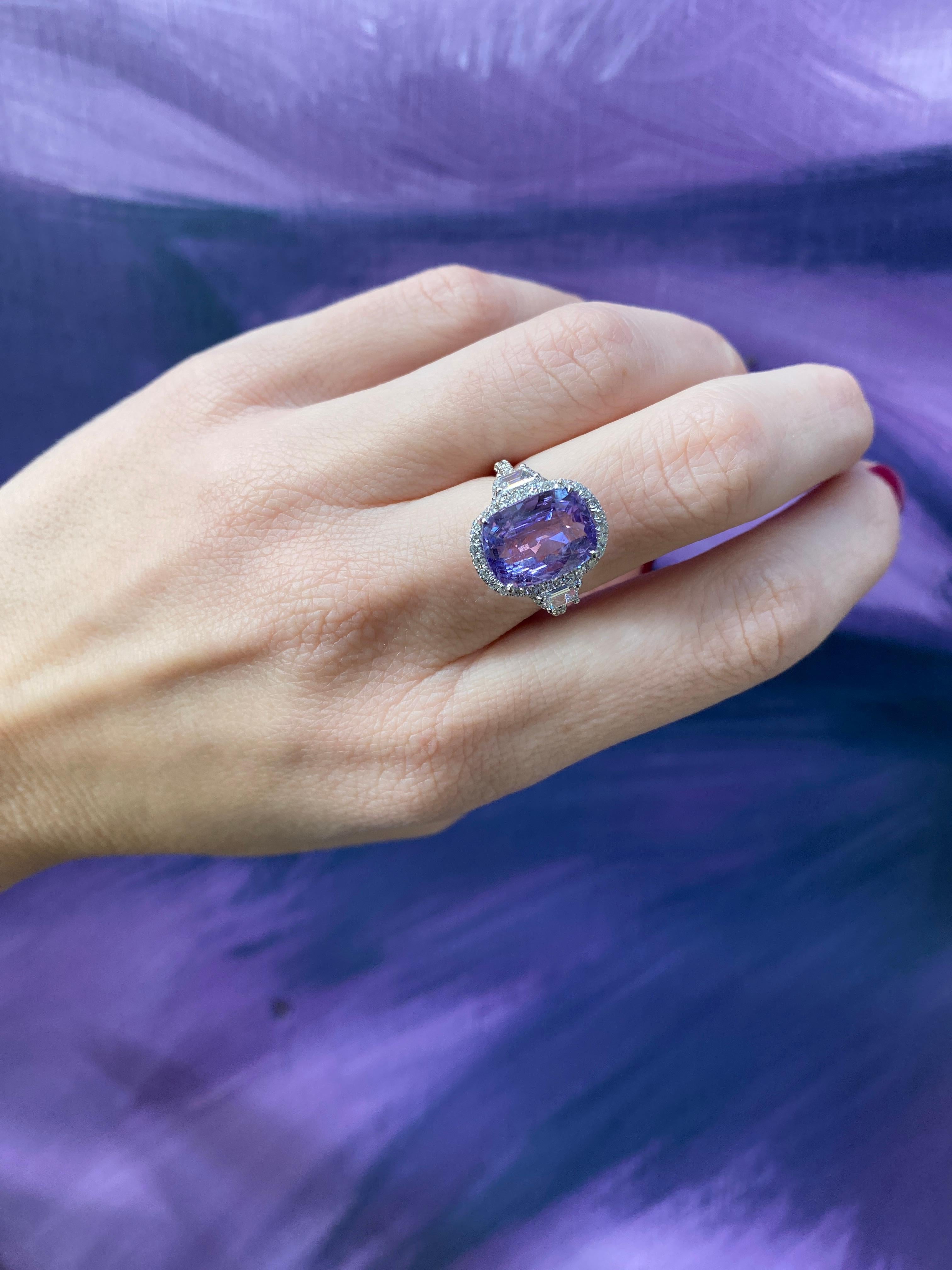 Certified 5.68 Cushion Cut Natural Violet Sapphire & Diamond Cocktail Ring For Sale 12