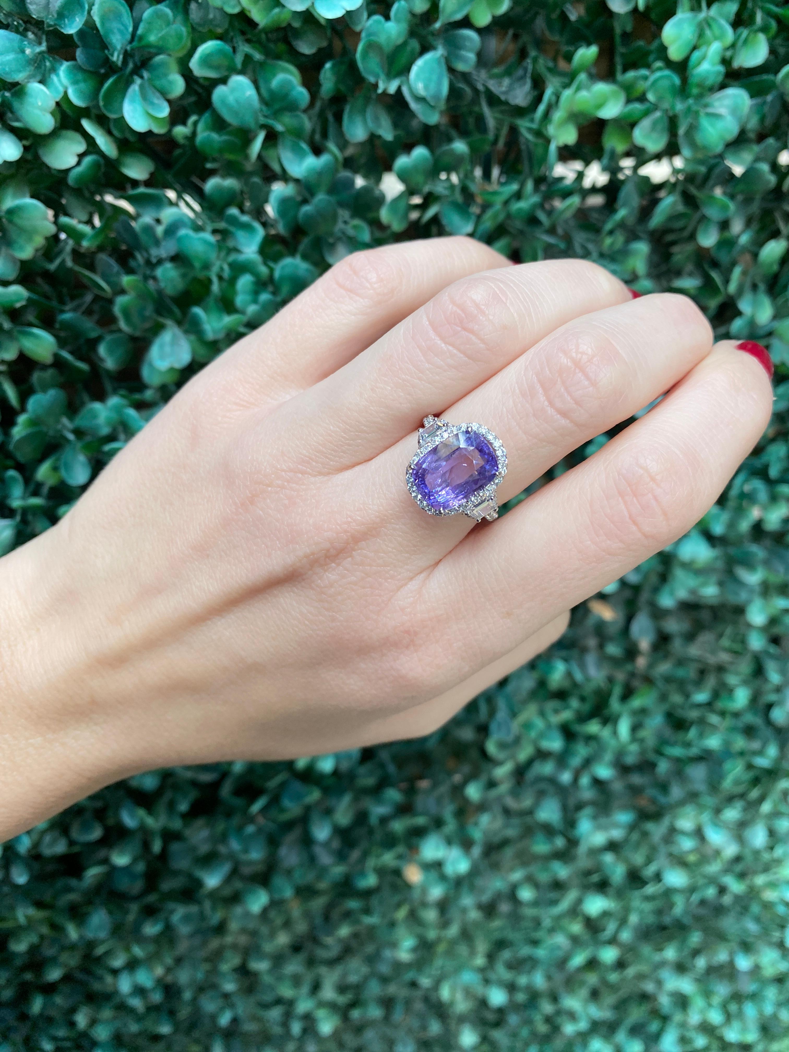 Certified 5.68 Cushion Cut Natural Violet Sapphire & Diamond Cocktail Ring For Sale 14