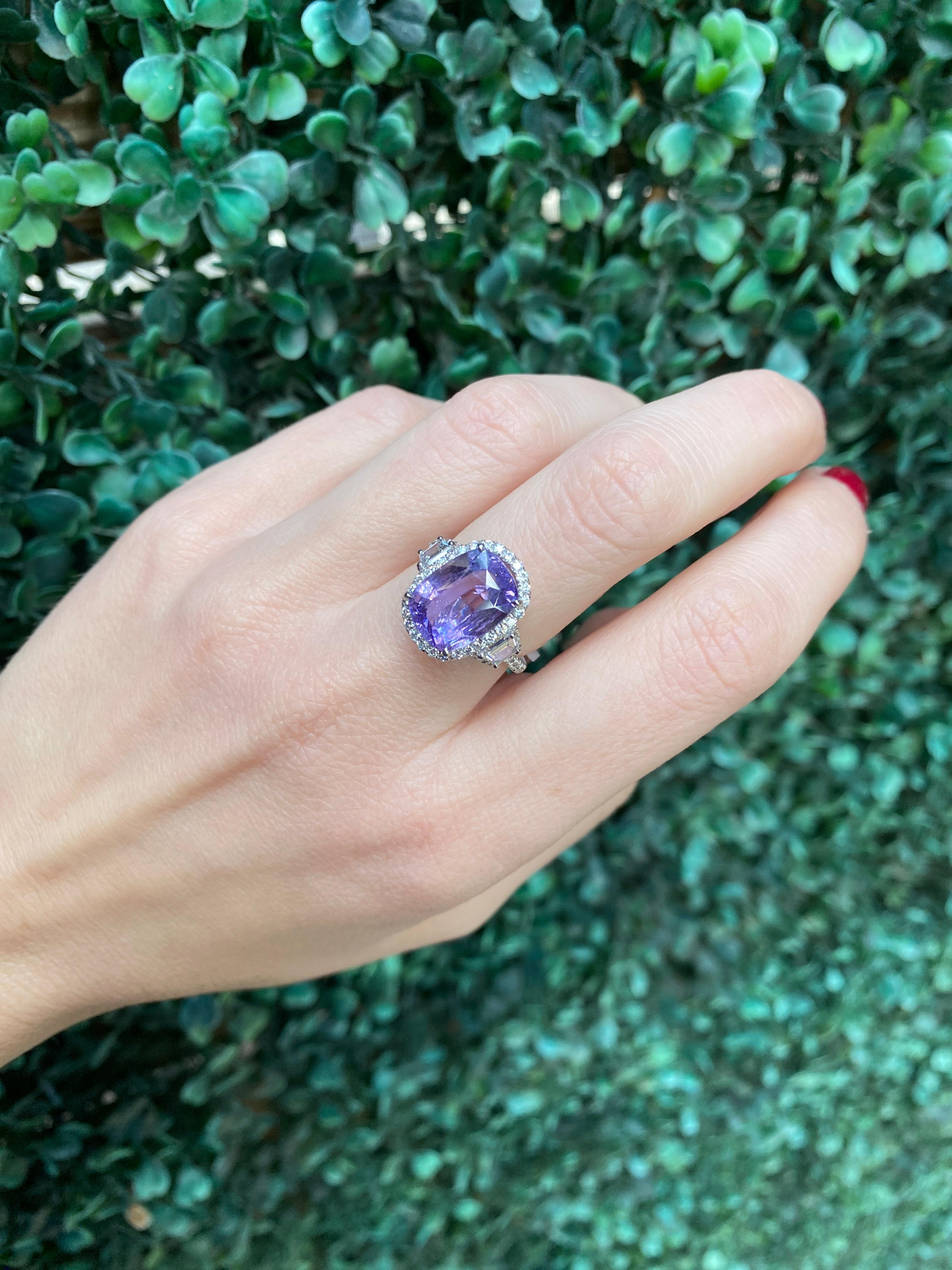 Certified 5.68 Cushion Cut Natural Violet Sapphire & Diamond Cocktail Ring For Sale 15