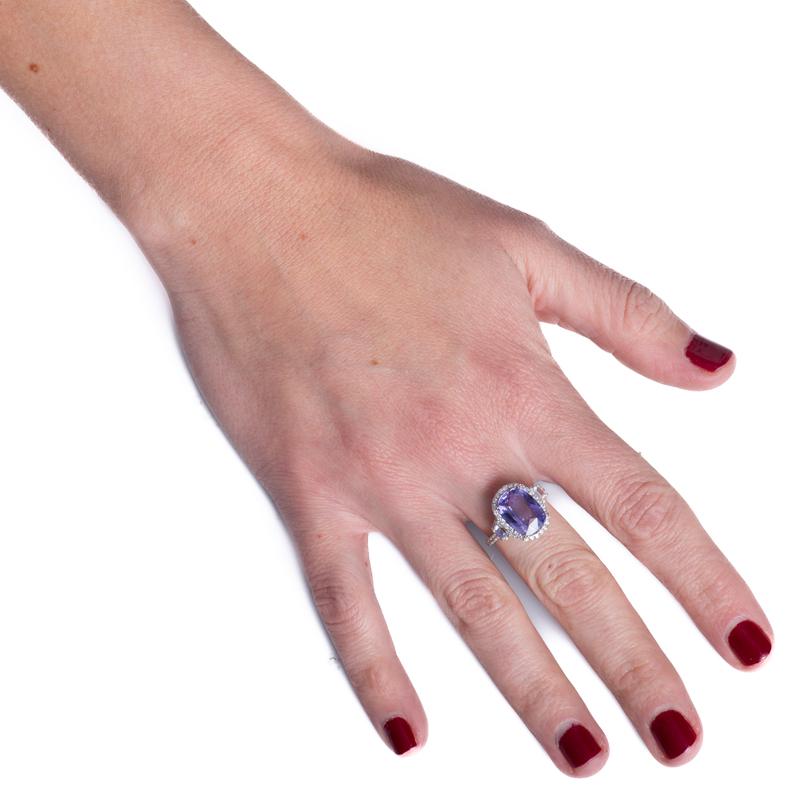 Women's or Men's Certified 5.68 Cushion Cut Natural Violet Sapphire & Diamond Cocktail Ring For Sale