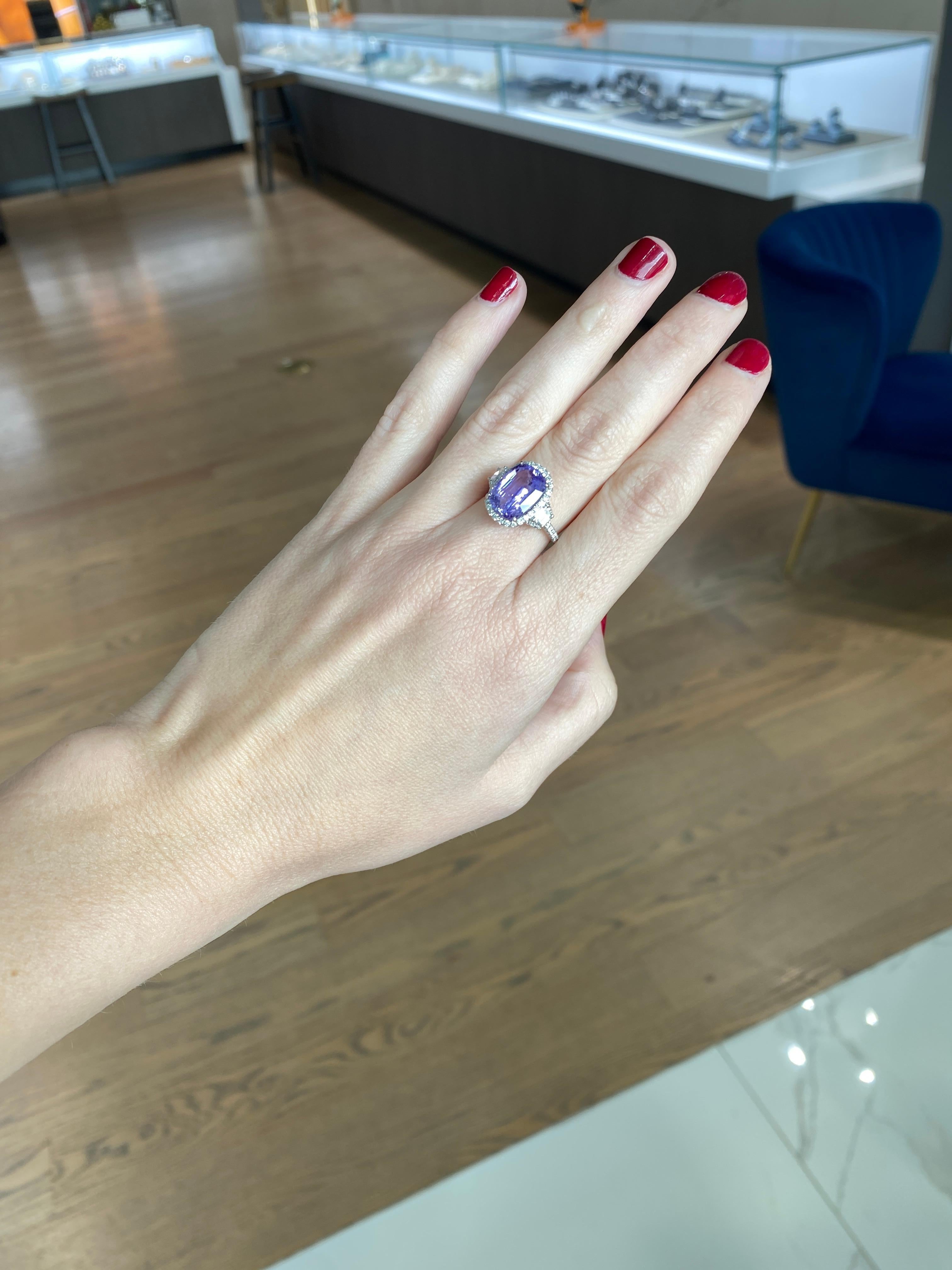 Certified 5.68 Cushion Cut Natural Violet Sapphire & Diamond Cocktail Ring For Sale 4