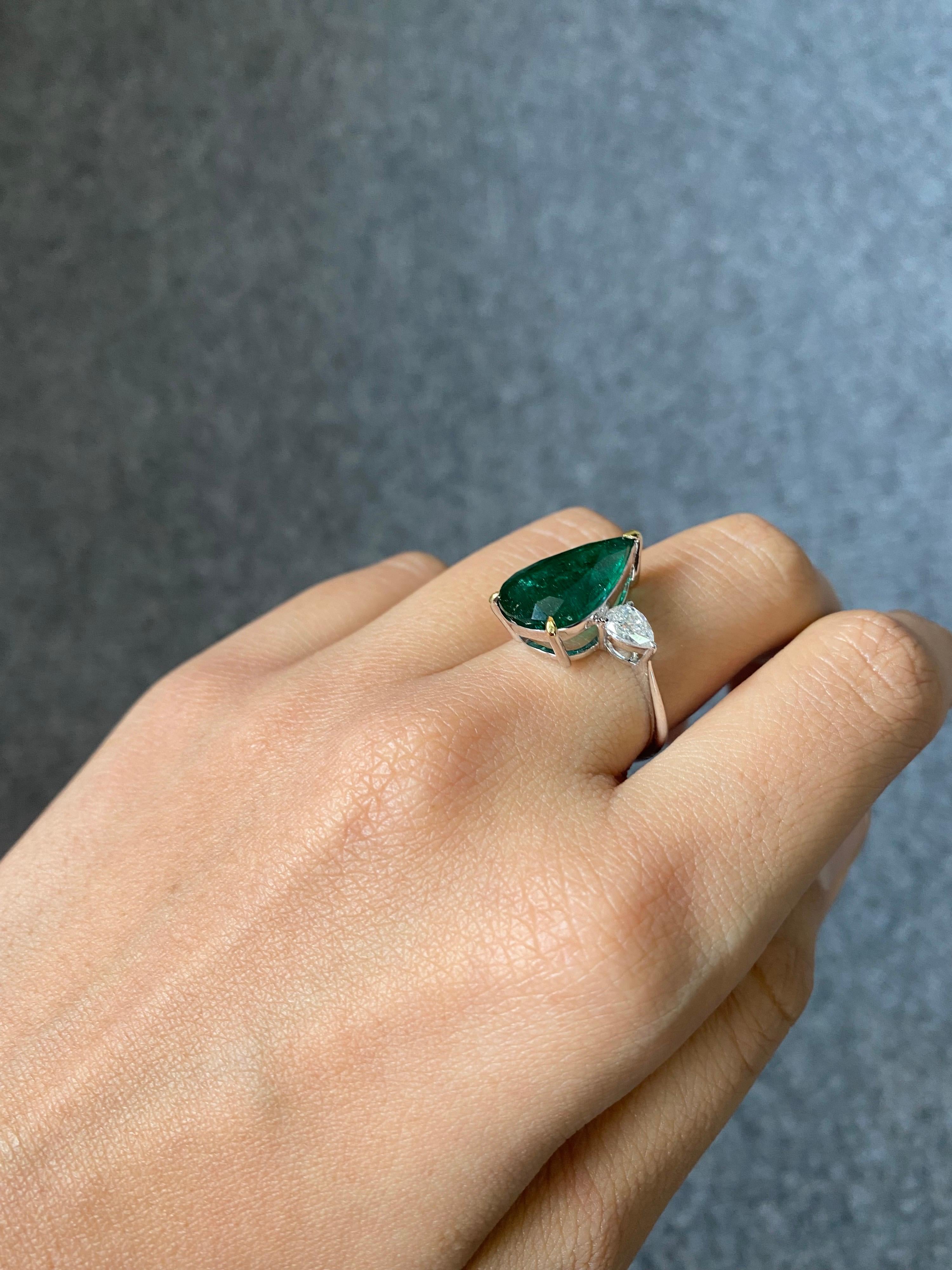 Women's or Men's 5.70 Carat Emerald and Diamond Three Stone Engagement Ring For Sale