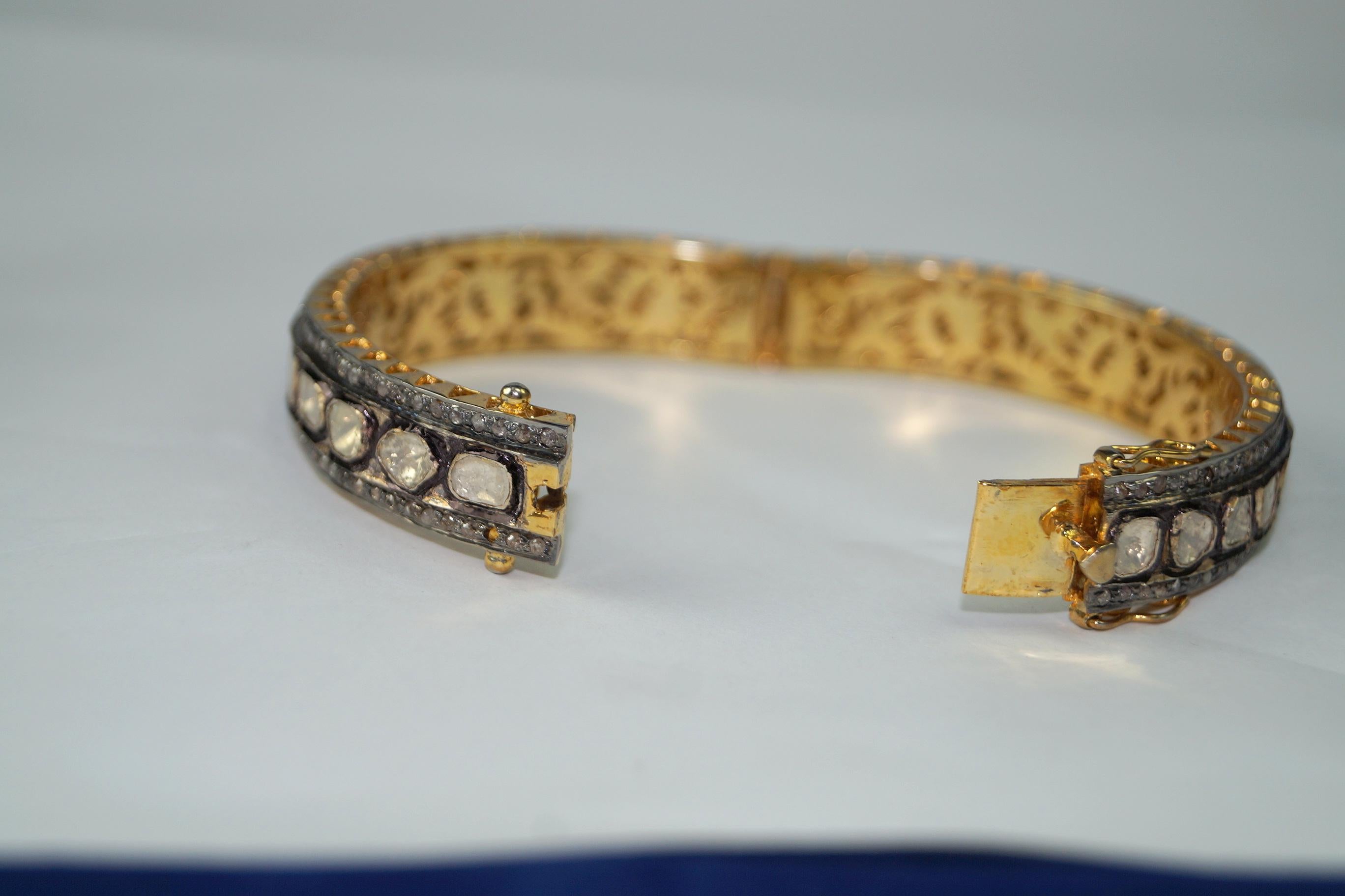 Certified 5.70 carat natural uncut Diamonds sterling silver Gold plated bracelet In New Condition For Sale In Delhi, DL