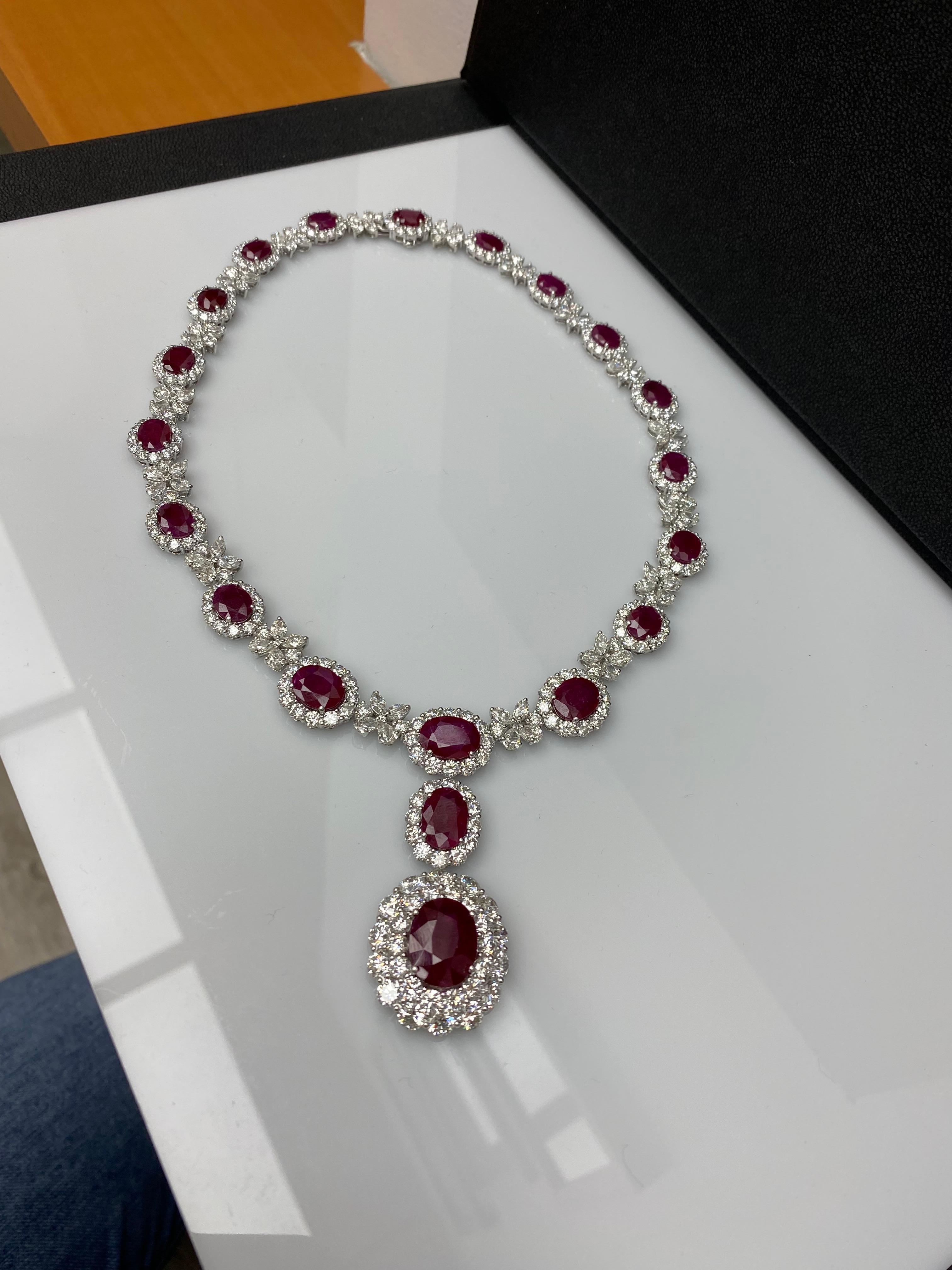 Zertifizierte 58,54 Karat Ovalschliff Rubin und Diamant Halskette in Platin im Angebot 6