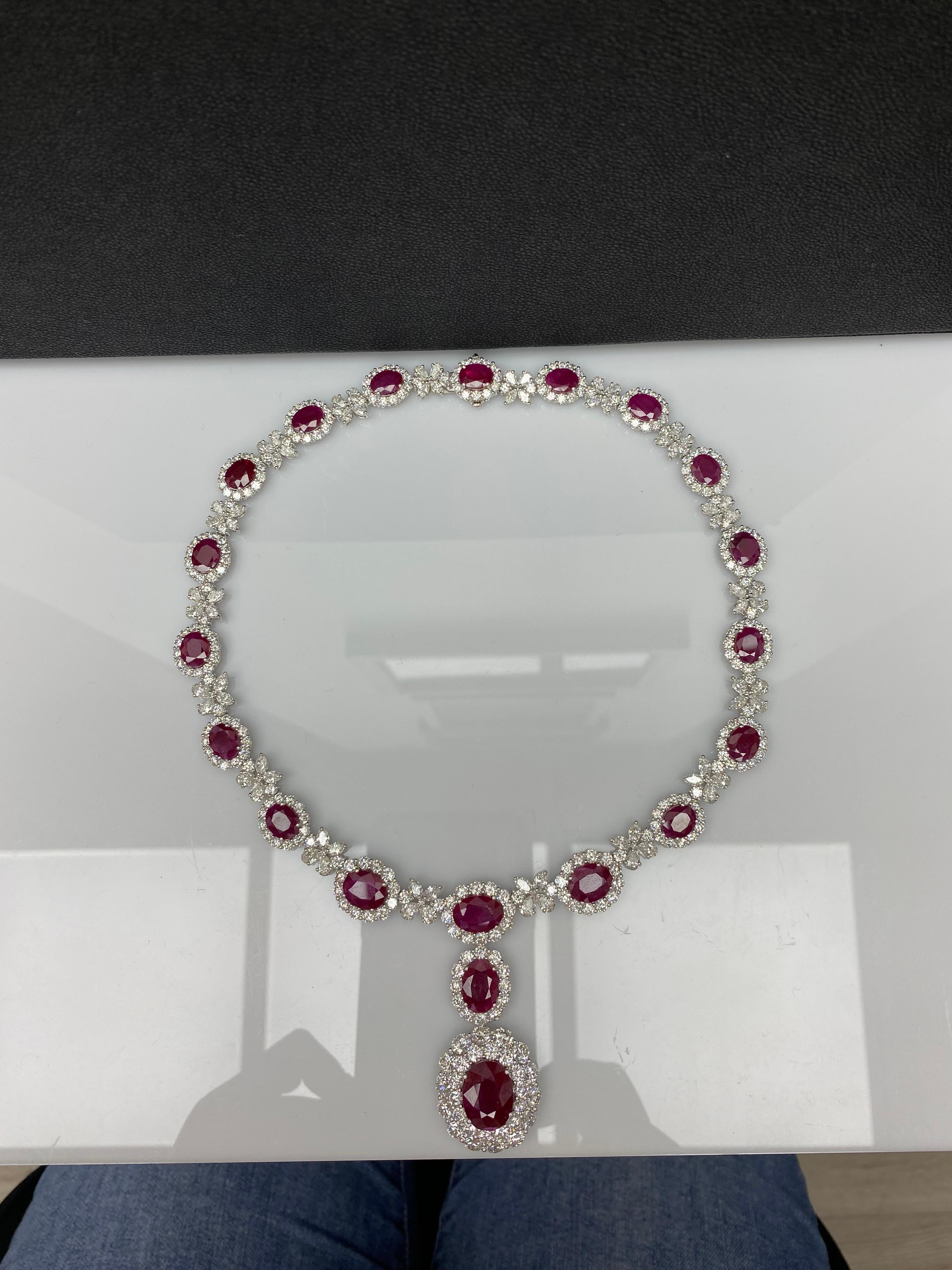Zertifizierte 58,54 Karat Ovalschliff Rubin und Diamant Halskette in Platin im Angebot 8
