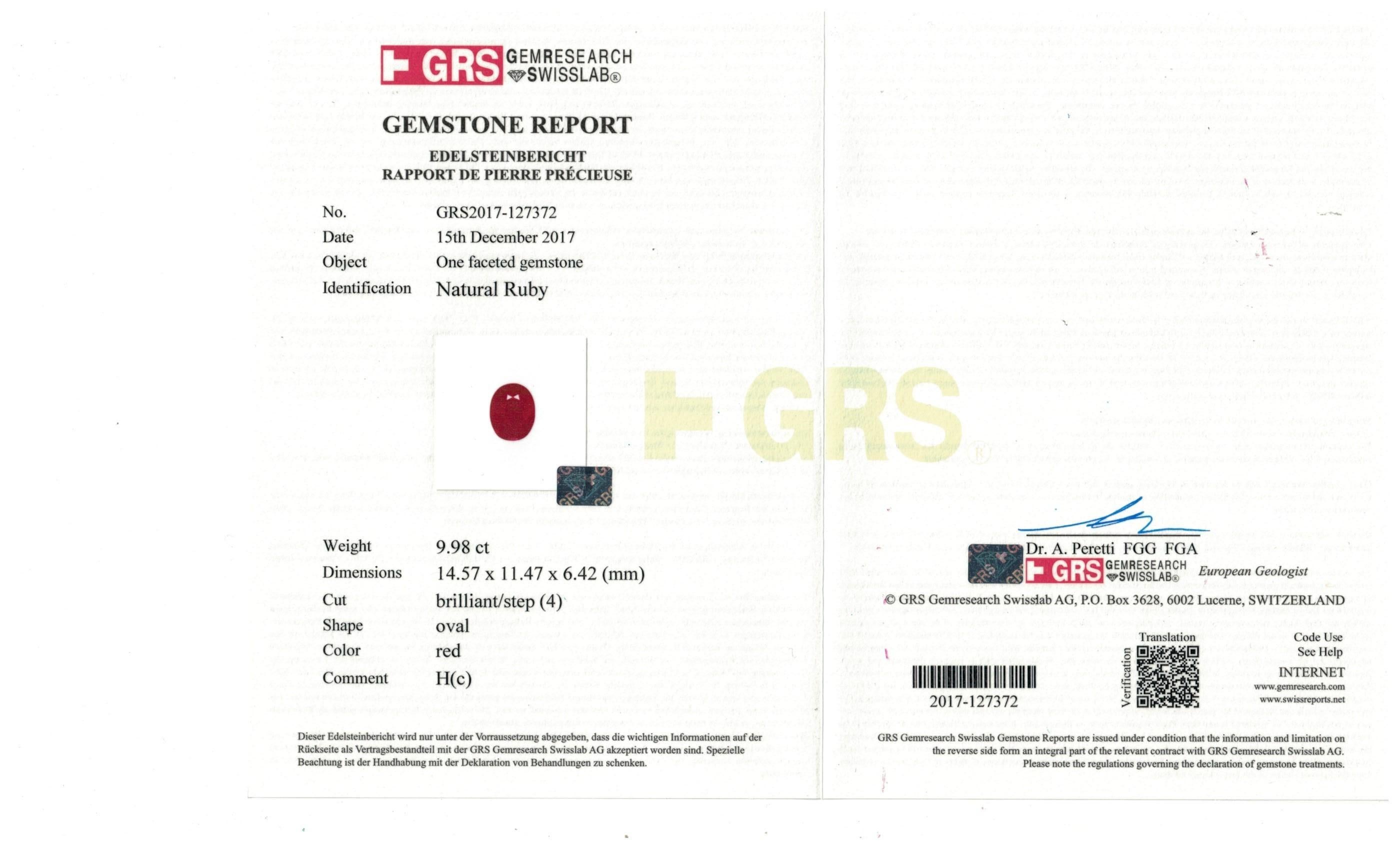 Diese atemberaubende Certified-Halskette besticht durch ein faszinierendes Design mit leuchtenden Rubinen im Ovalschliff, die für ihren satten roten Farbton bekannt sind. Das Schmuckstück ist aufwändig gearbeitet und wird durch eine Kombination von
