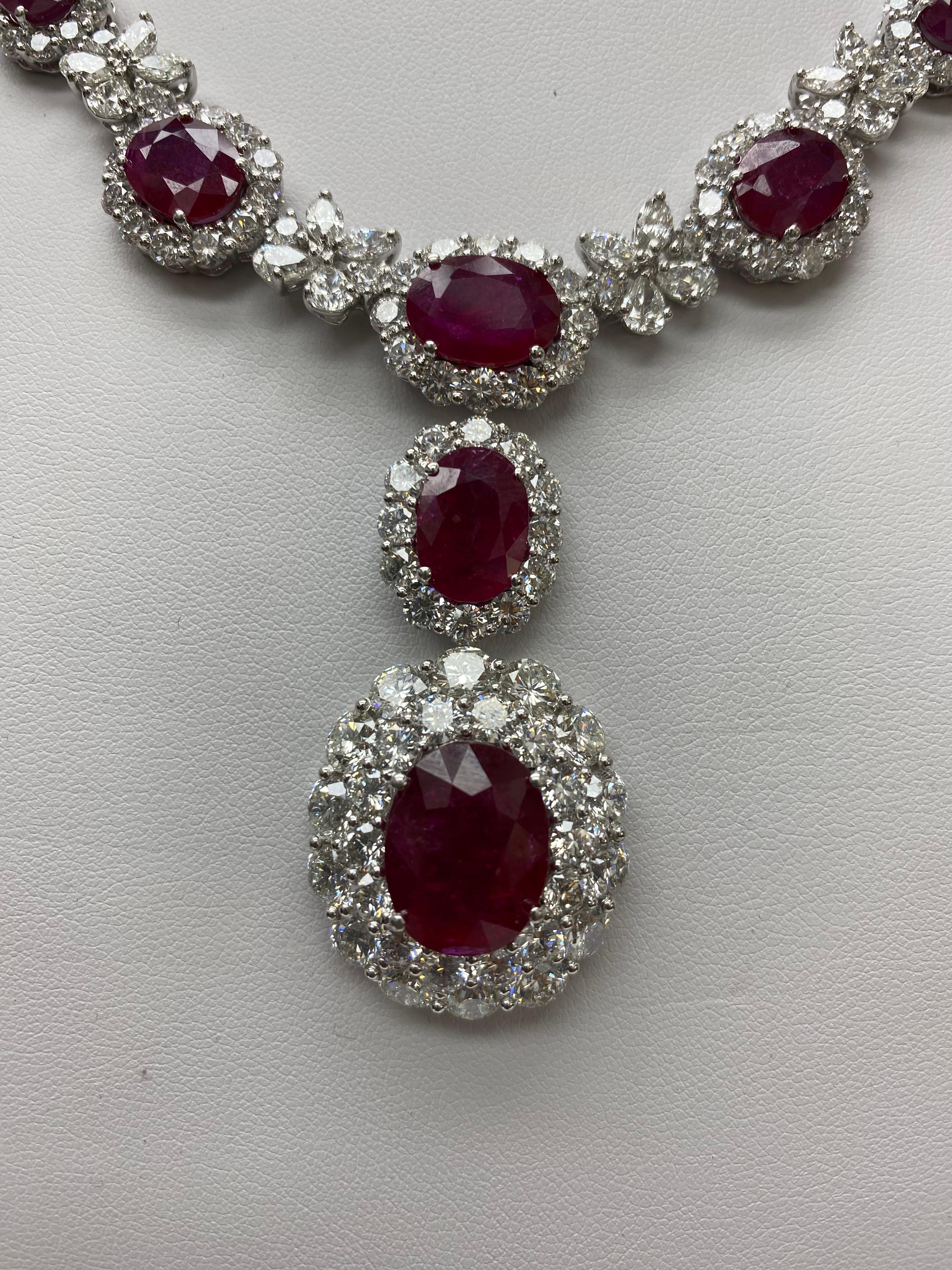 Zertifizierte 58,54 Karat Ovalschliff Rubin und Diamant Halskette in Platin im Zustand „Neu“ im Angebot in NEW YORK, NY