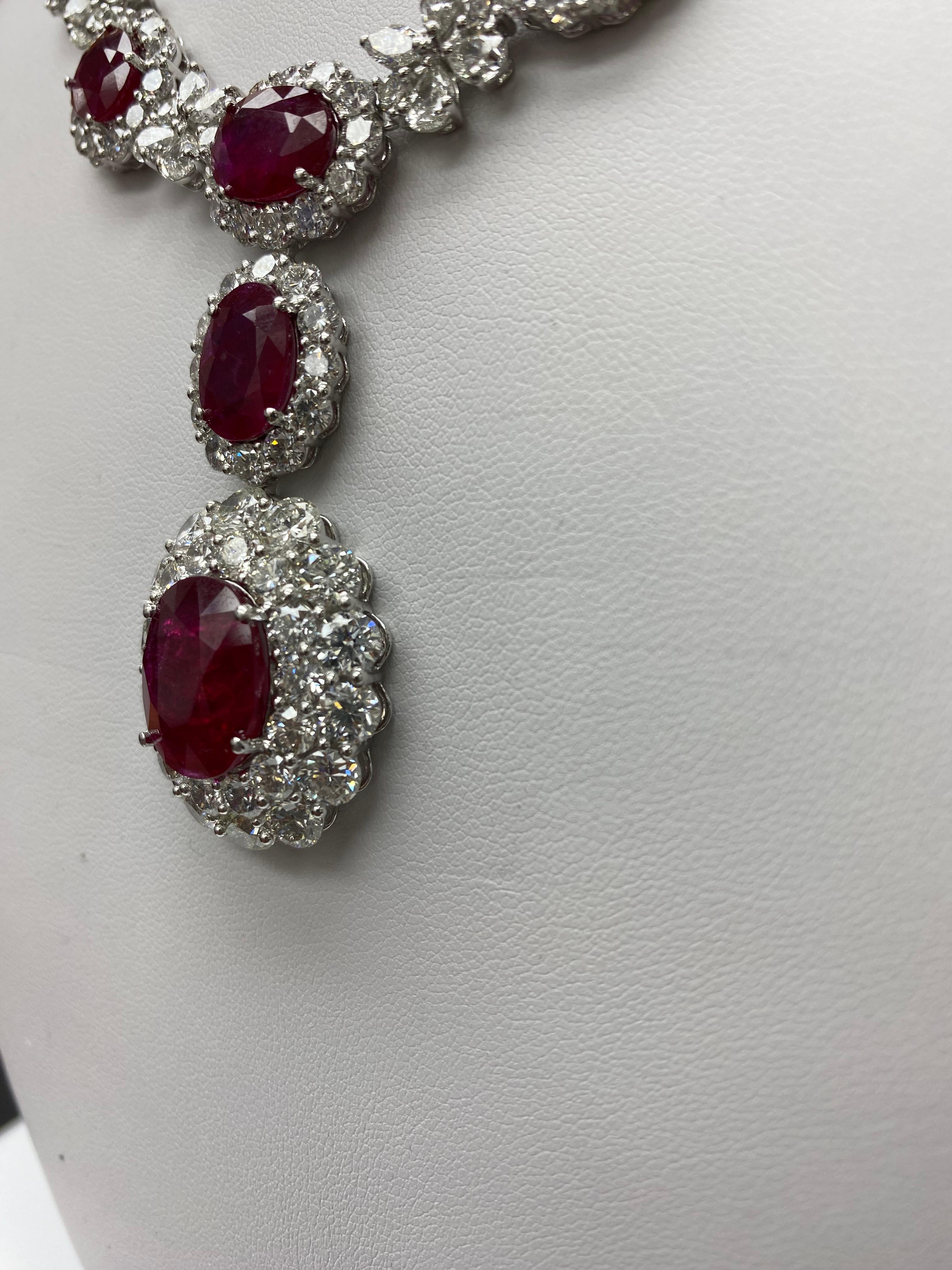 Zertifizierte 58,54 Karat Ovalschliff Rubin und Diamant Halskette in Platin im Angebot 2