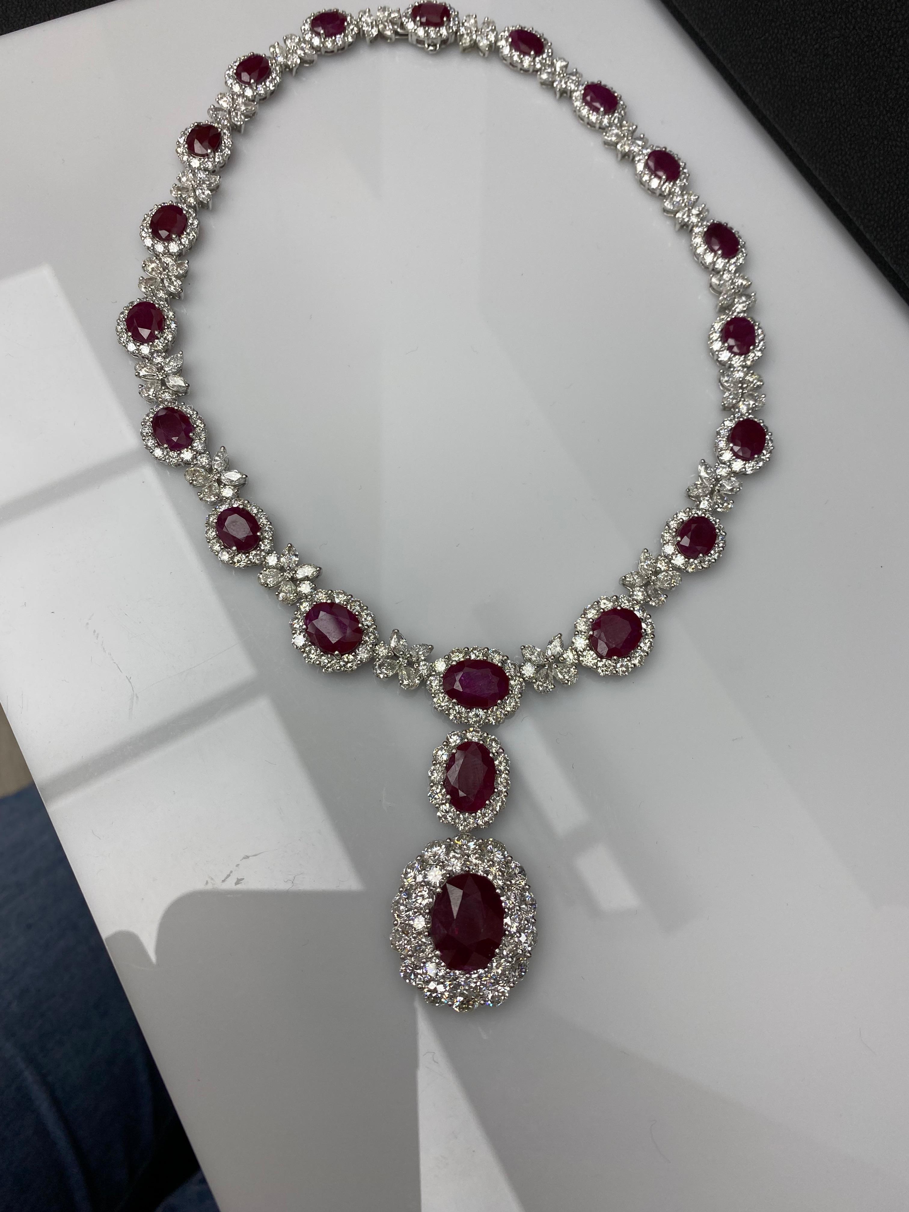 Zertifizierte 58,54 Karat Ovalschliff Rubin und Diamant Halskette in Platin im Angebot 4