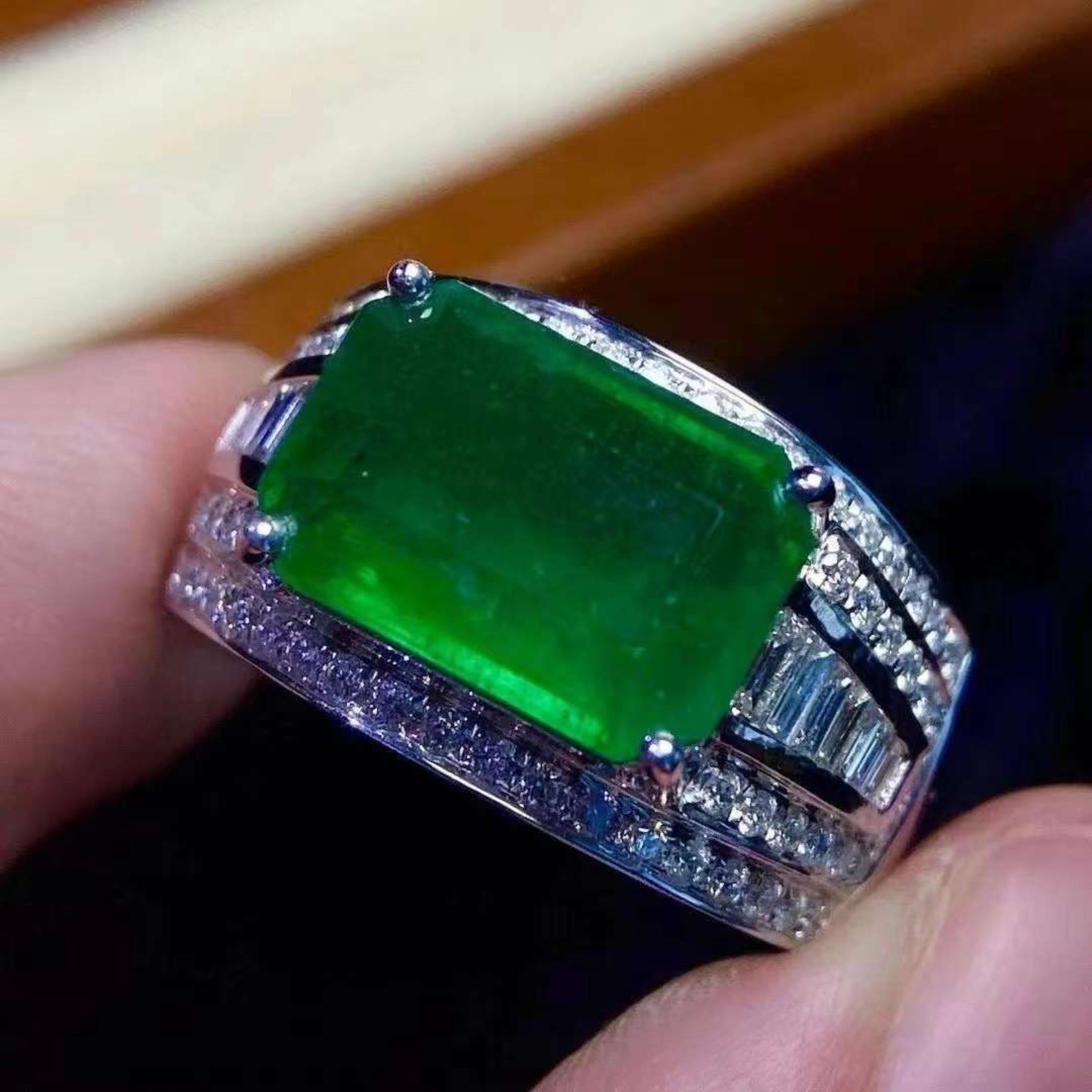 Verlobungsring aus 18 Karat Gold mit zertifiziertem 6 Karat Smaragd und Diamant in voller Eternity (Art déco) im Angebot
