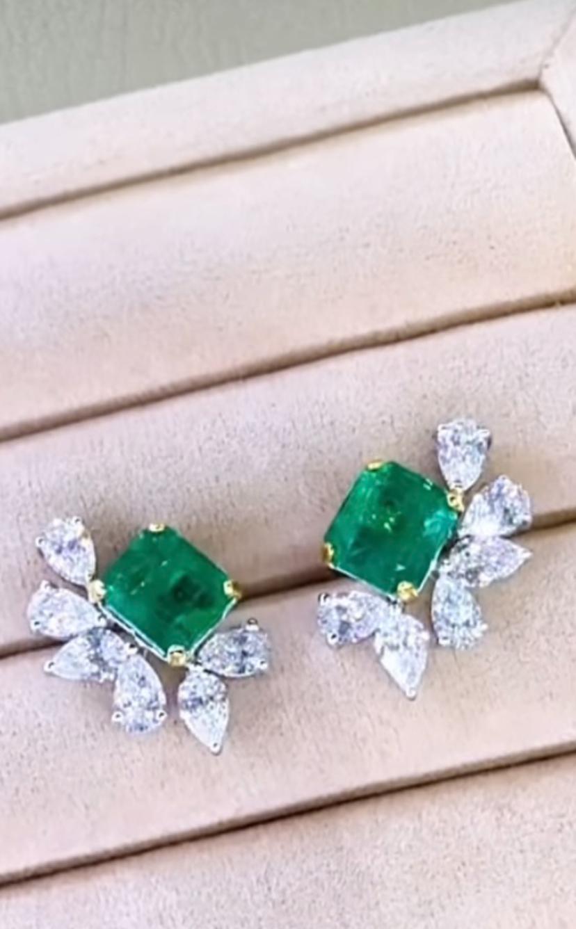 An exquisite Emeralds and Diamonds earrings, in an adorable design, so glamour and elegant style.
Elevate your timeless of beauty and adorn yourself with this stunning piece.
Magnificent earrings come in 18k gold with 2 pieces of Natural Zambian