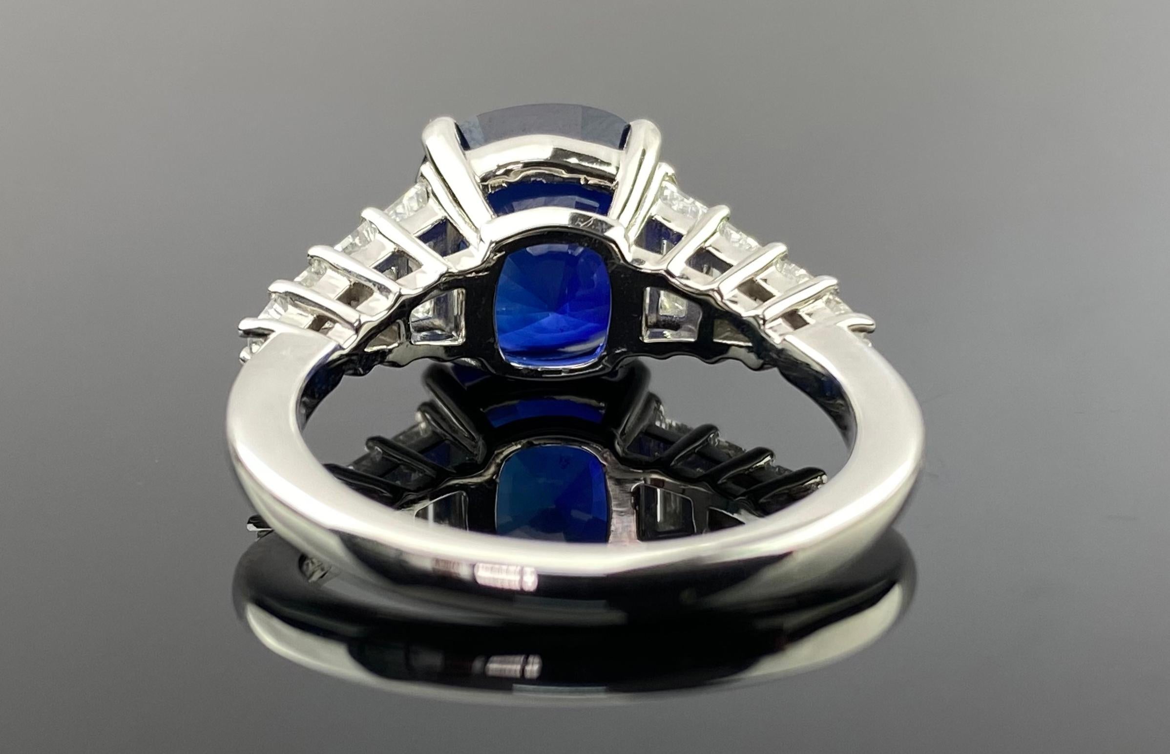 Certified 6.05 Carat Cushion Sapphire and Diamond Ring In New Condition For Sale In Bangkok, Thailand