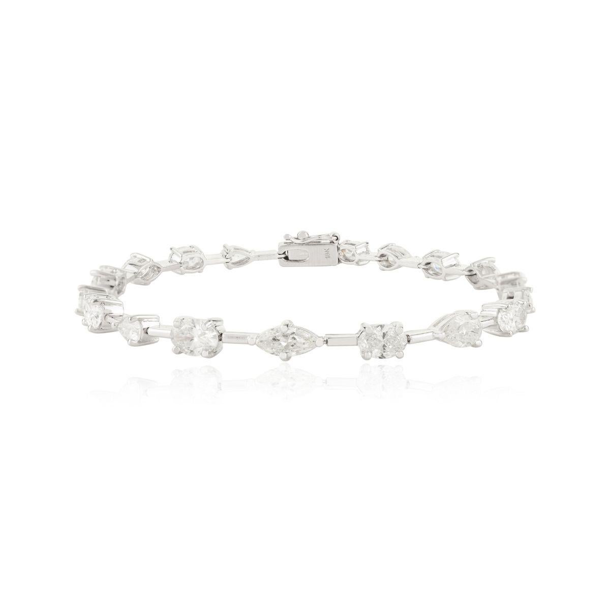 Pulsera de tenis con diamantes certificados de 6,13 quilates Regalo para mamá en oro blanco de 18 quilates en Nuevo estado para la venta en New York, NY