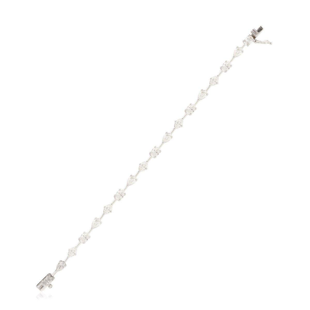 Pulsera de tenis con diamantes certificados de 6,13 quilates Regalo para mamá en oro blanco de 18 quilates en venta 1