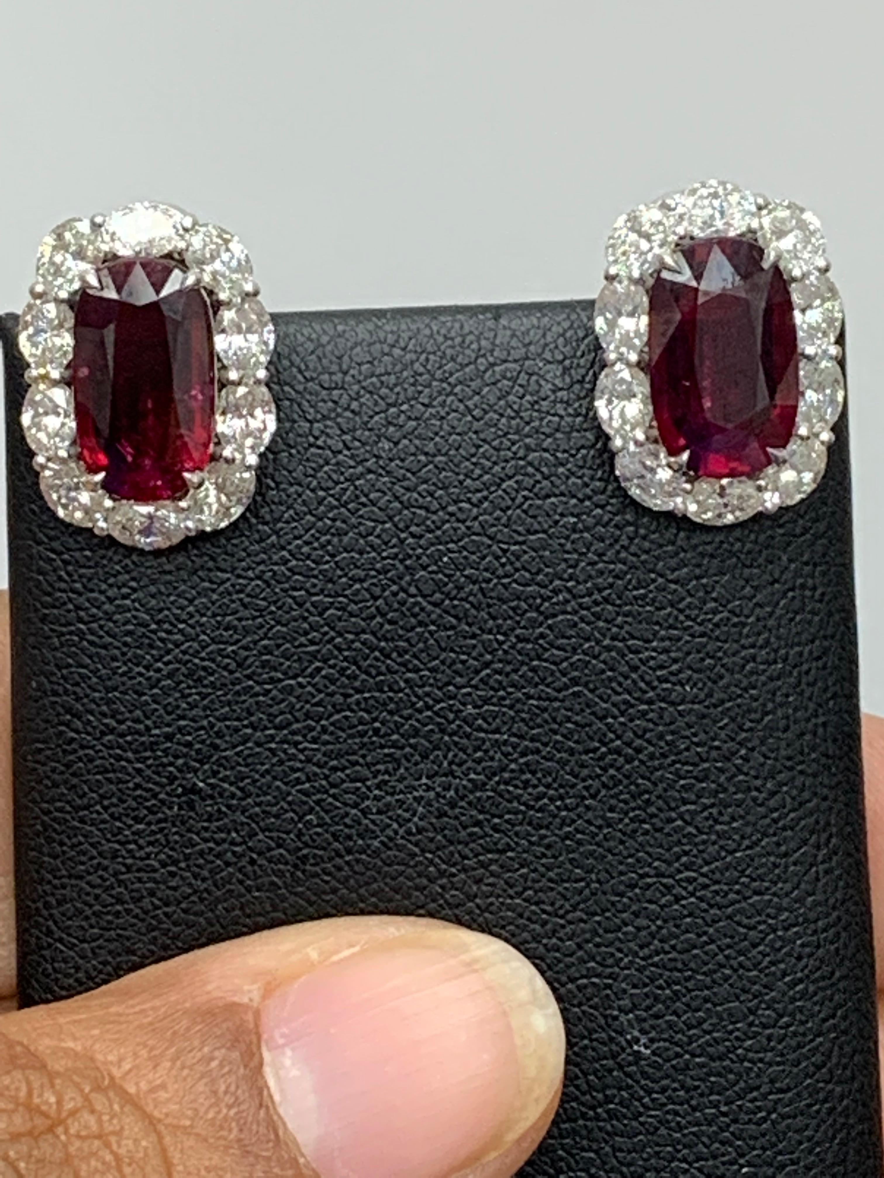 CERTIFIED 6,15 Karat Rubin im Kissenschliff und Diamant-Halo-Ohrring aus 18 Karat Weißgold im Angebot 2