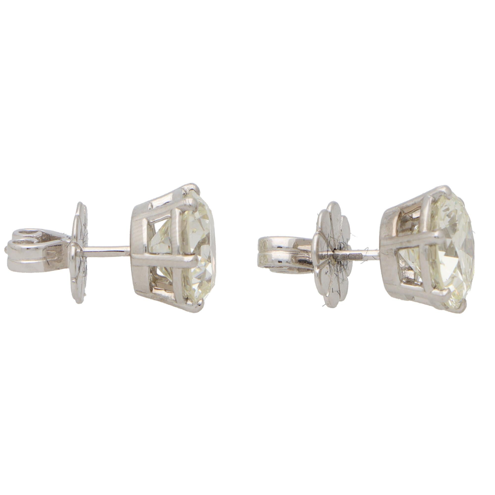 Pendientes Solitarios de Platino con Diamante Redondo de Corte Brillante Certificado de 6,19 ct en venta 2