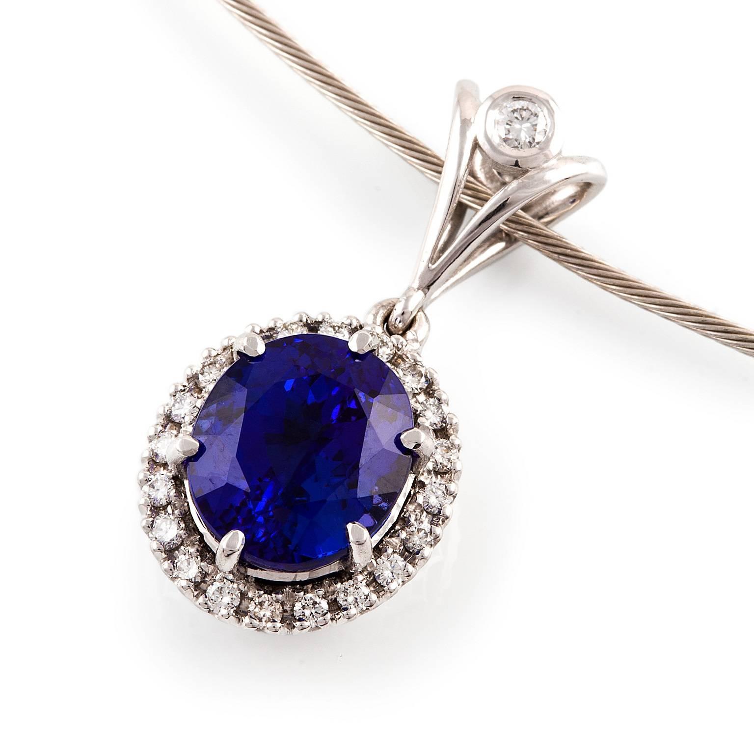 Women's Certified 6.30 Carat Oval Tanzanite and Diamond Necklace in 18 Carat White Gold For Sale
