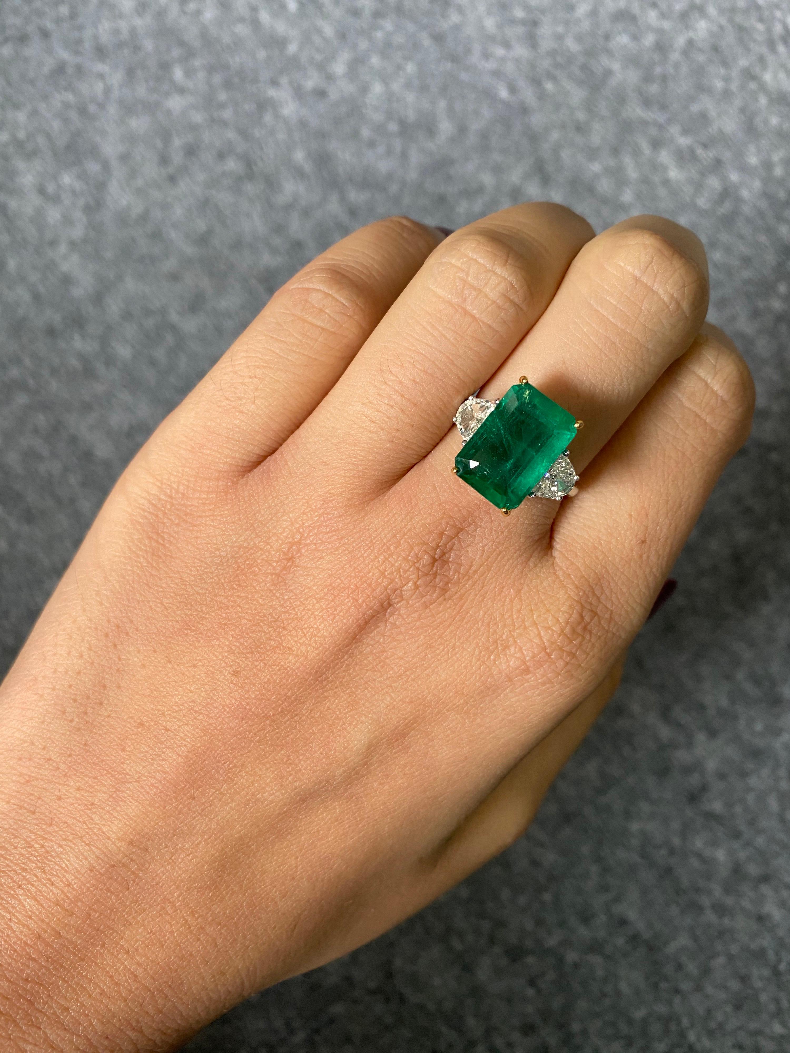 Certified 6.34 Carat Emerald and Diamond Three-Stone Engagement Ring In New Condition In Bangkok, Thailand