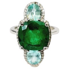 Bague trois pierres certifiée 6,47 carats d'émeraude, 1,96 carat de Paraiba et diamant