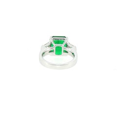 Anello di fidanzamento classico con smeraldo colombiano certificato da 6,49 ct