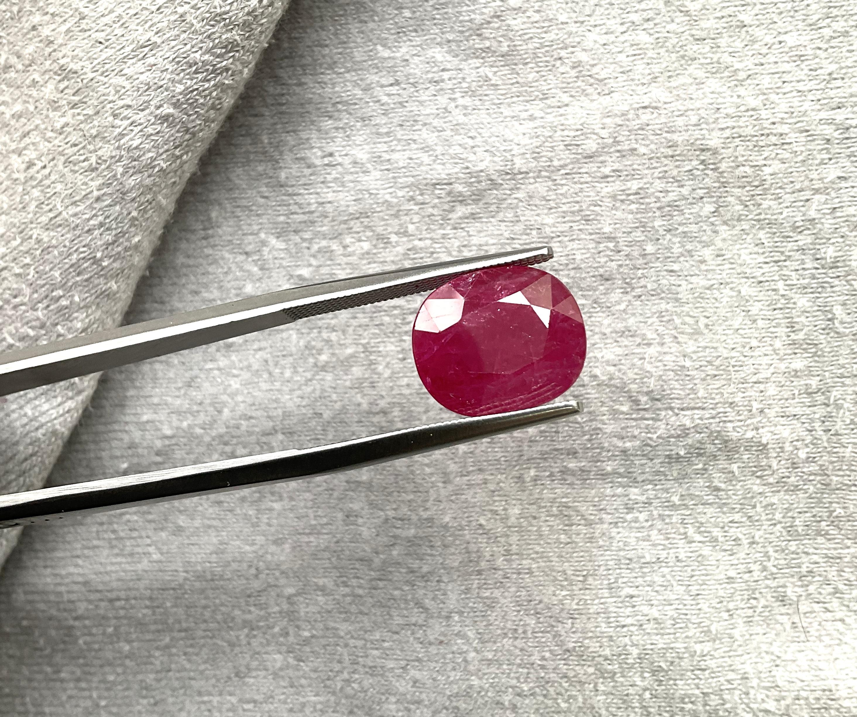 Rubis du Mozambique certifié 6,51 carats, pierre naturelle à facettes ovales, non chauffée Neuf - En vente à Jaipur, RJ