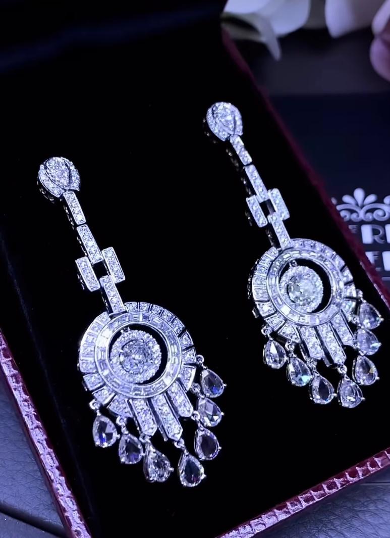 Women's Certified 6.57 Carats Diamonds 18K Gold Art Decó Earrings  For Sale