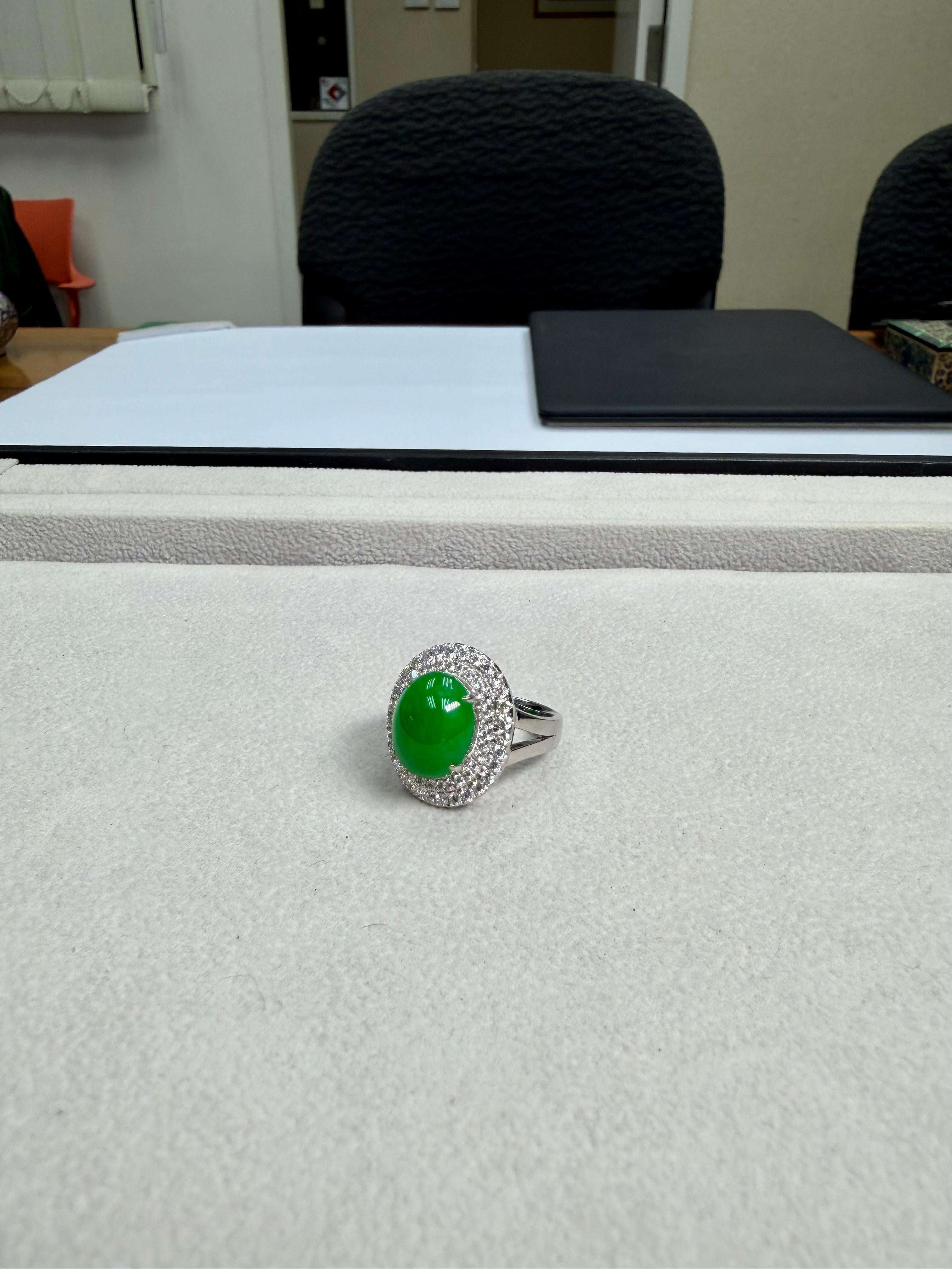 Cocktailring mit zertifizierter 6,71 Karat Jade und Diamant. XXL. Apfelgrün mit hohem Dome im Zustand „Neu“ im Angebot in Hong Kong, HK