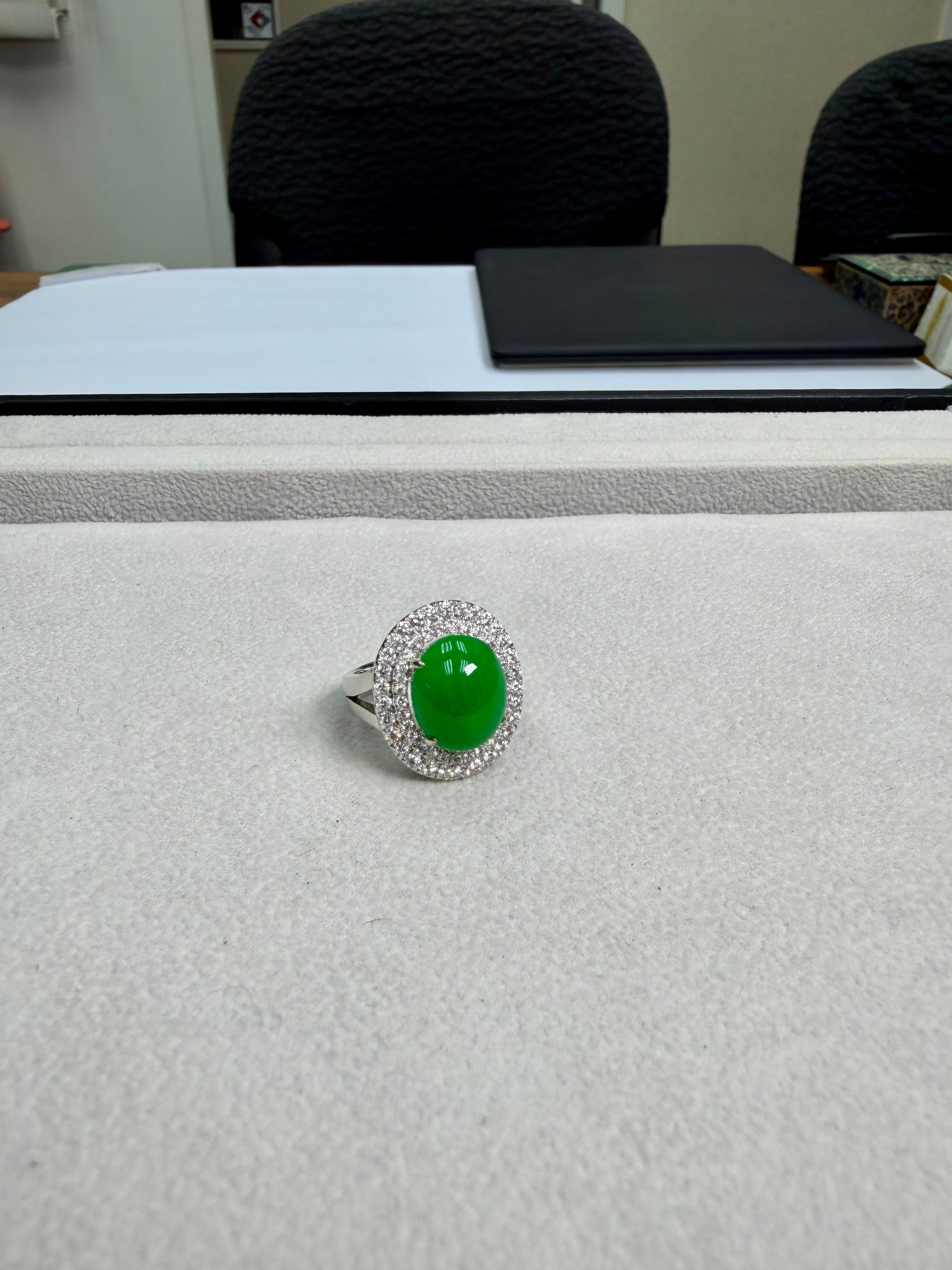 Cocktailring mit zertifizierter 6,71 Karat Jade und Diamant. XXL. Apfelgrün mit hohem Dome Damen im Angebot