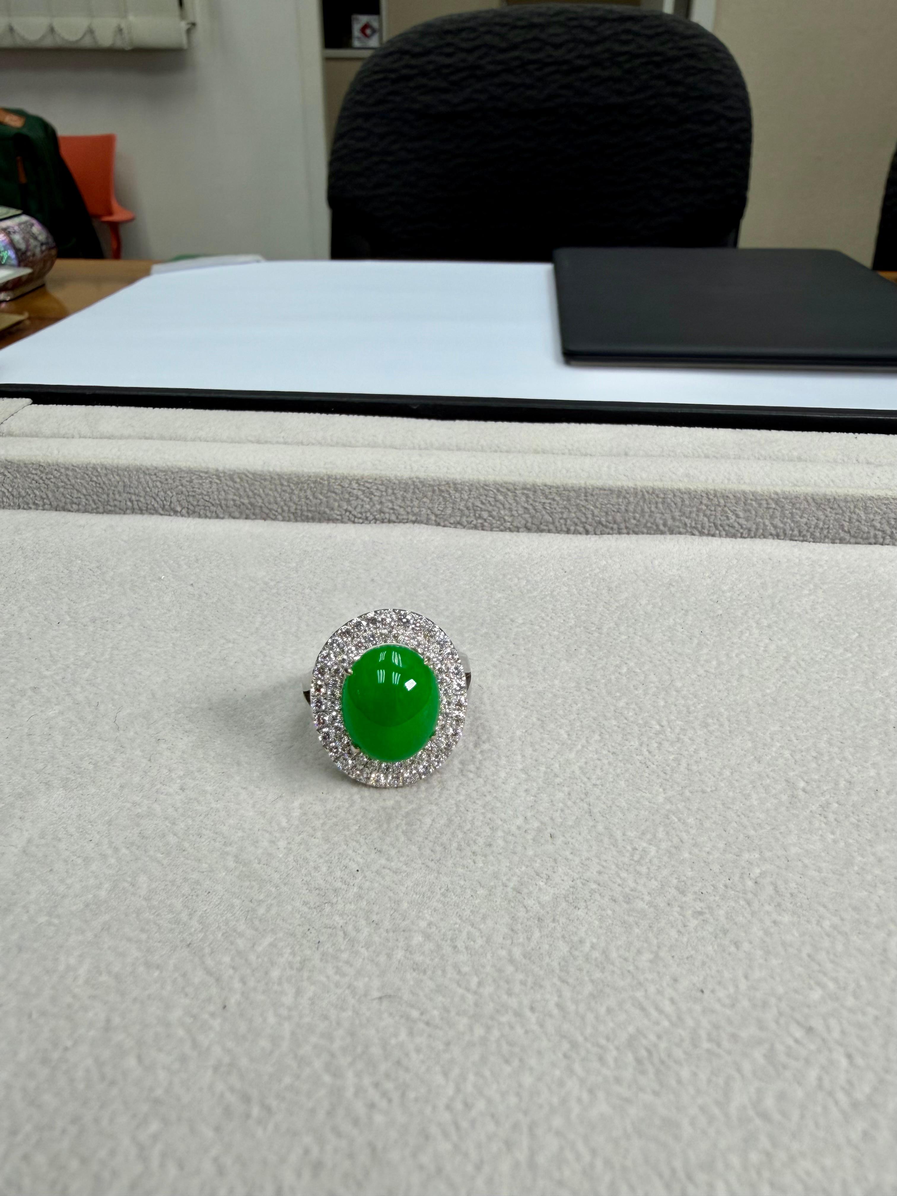 Cocktailring mit zertifizierter 6,71 Karat Jade und Diamant. XXL. Apfelgrün mit hohem Dome im Angebot 3