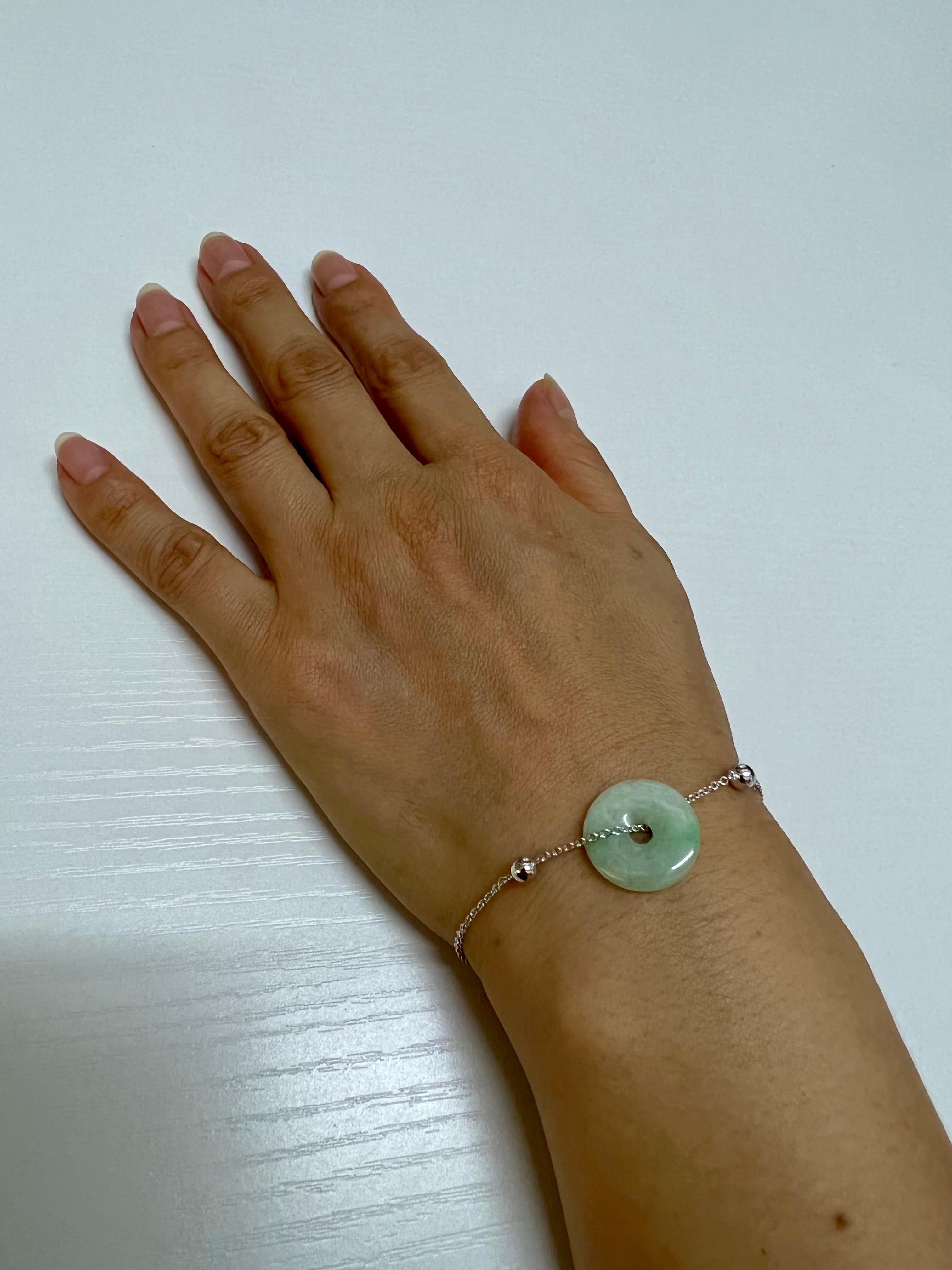 Certified 6.94 Cts Lucky Jade & White Gold Bracelet, Patches of Apple Green In New Condition For Sale In Hong Kong, HK