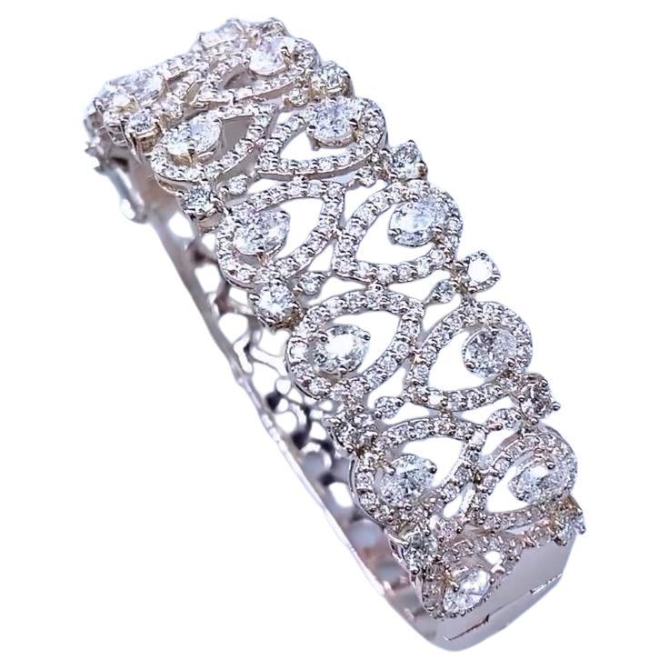 Dripping with opulence and vibrant sparkly diamonds bracelet are a true testament to luxury and sophistication.
Adorn your wrist with these stunning works of art, where unparalleled brillance  combine to create a statement accessory that will